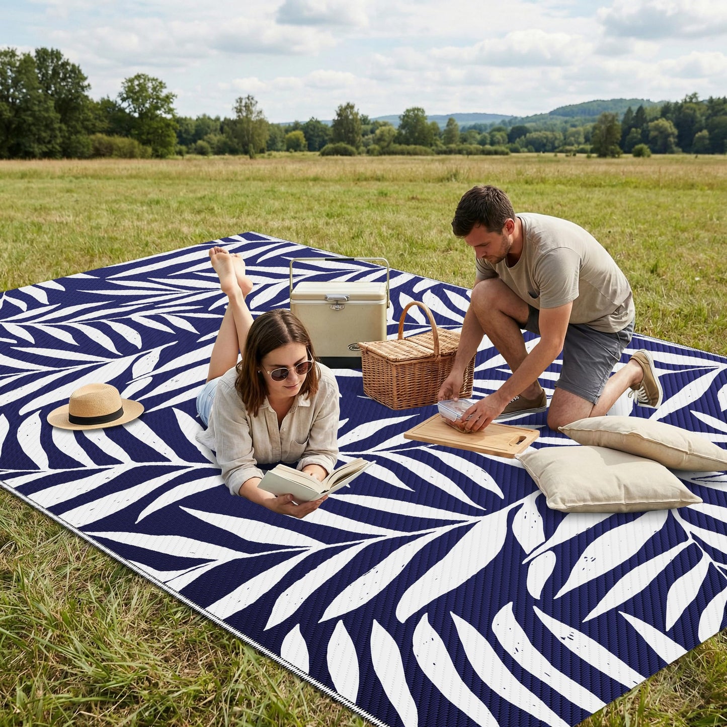 Smiry Outdoor Rug 5x8 ft, Waterproof Reversible Plastic Straw Rugs, Outdoor Area Rug with Leaf Pattern, Outside Floor Mat for Patio, Backyard, Deck, Picnic, Beach, Camping, Navy & White