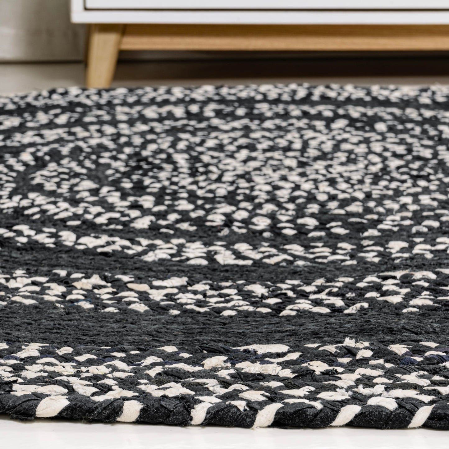 JONATHAN Y Abyss Braided Jute Black/White 5' Round Indoor Area Rug, Bohemian, Classic, Coastal, Easy-Cleaning for Living Room, Bedroom, Kitchen, Pet Friendly, Non-Shedding (RNF117C-5R)