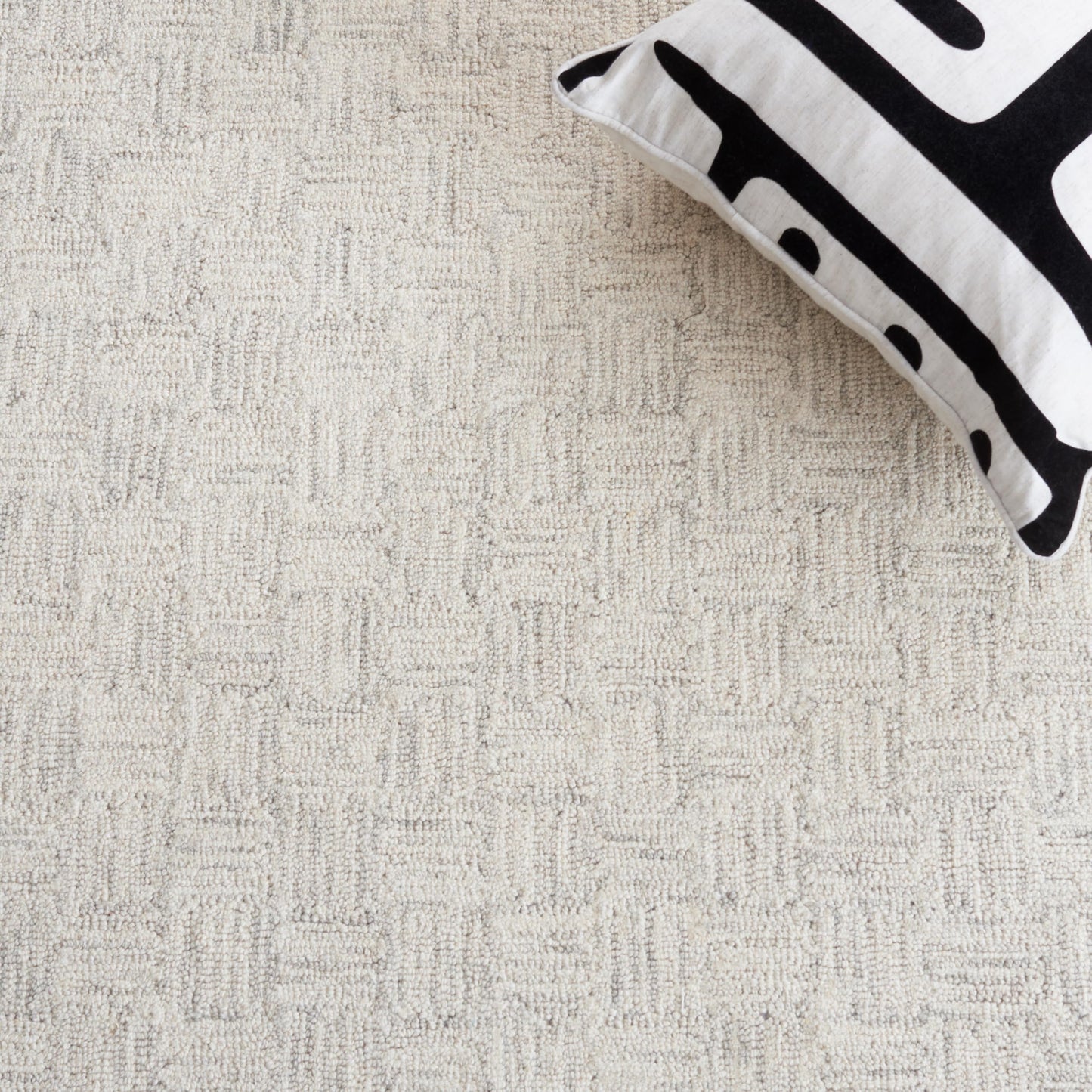 SAFAVIEH Micro-Loop Collection Area Rug - 7' Square, Light Grey & Ivory, Handmade Wool, Ideal for High Traffic Areas in Living Room, Bedroom (MLP537F)