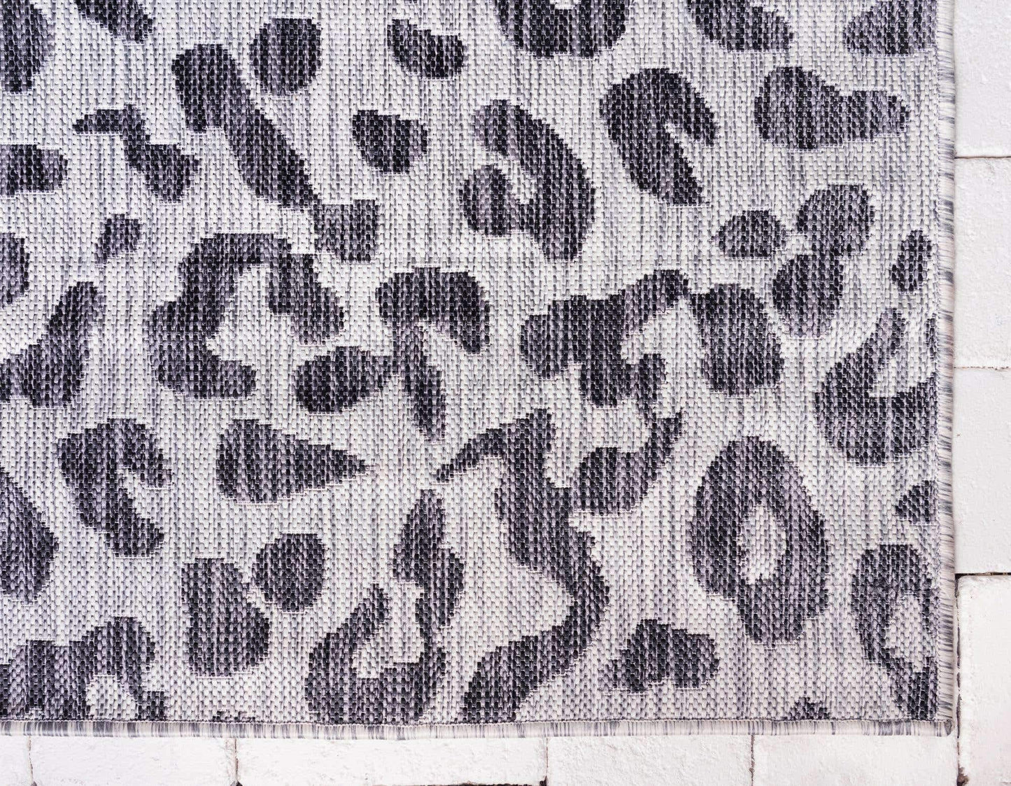 Unique Loom Outdoor Safari Collection Area Rug - Leopard (3' 3" x 5' 3" Rectangle, Light Gray/ Gray)