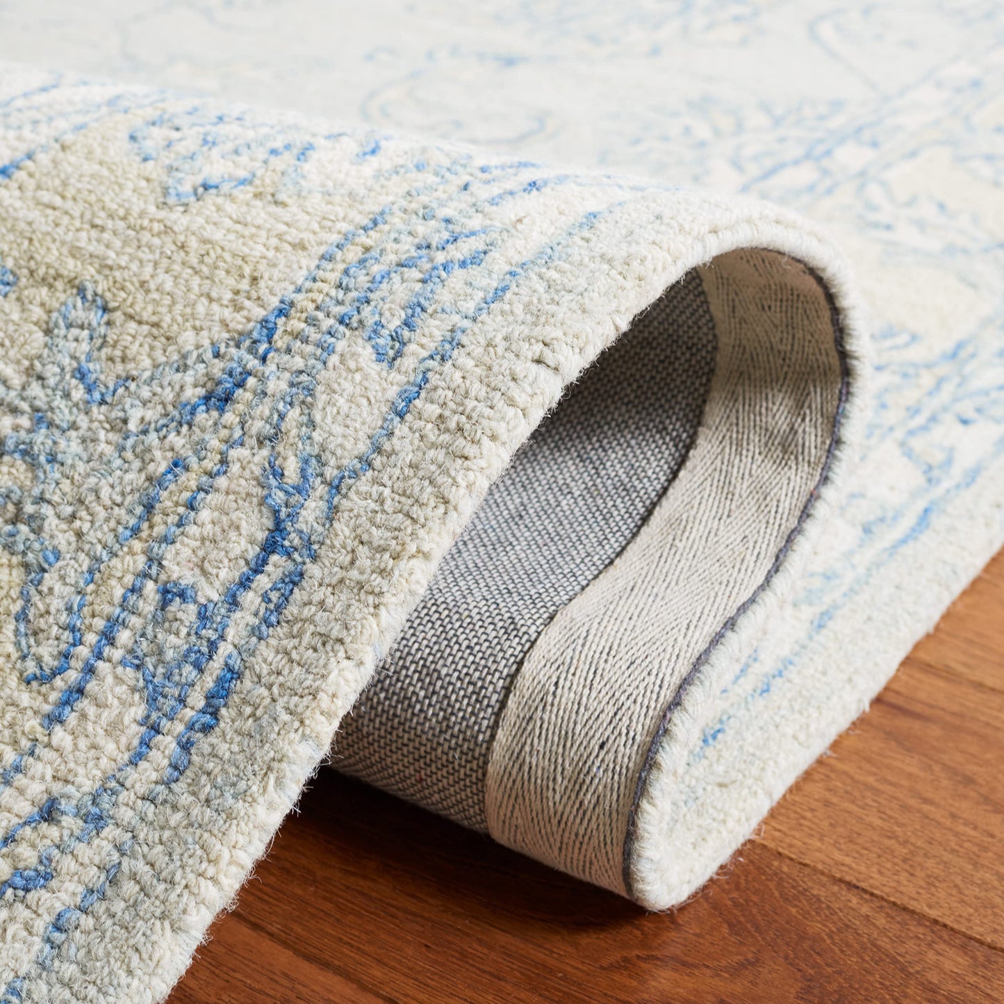 SAFAVIEH Micro-Loop Collection 6' x 9' BlueBeige MLP535M Handmade Premium Wool Living Room Dining Bedroom Area Rug