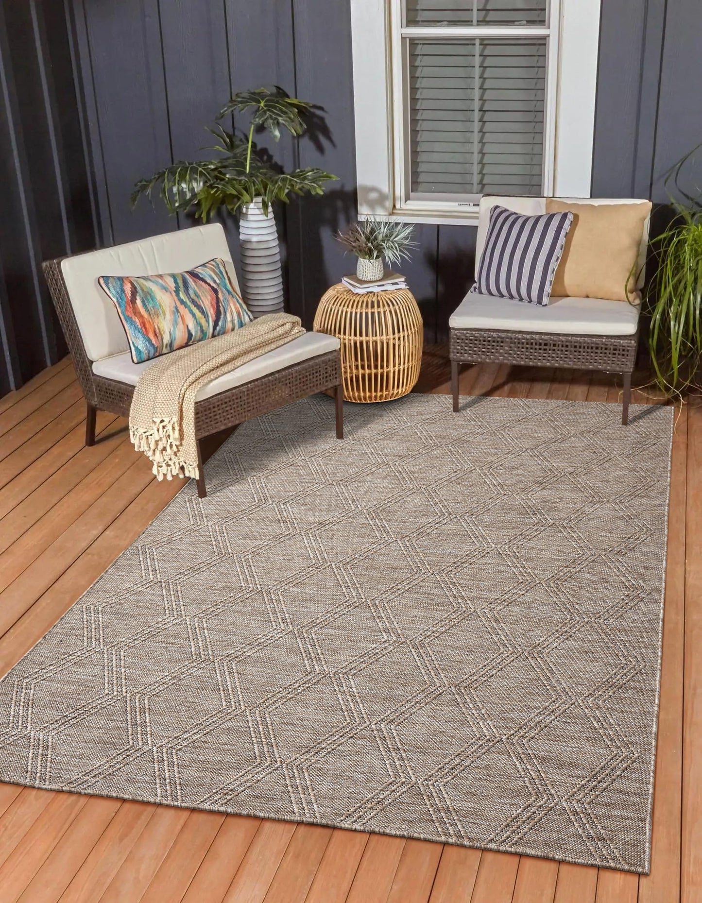 RUGGERRUGS Darla Textured Foldable Indoor Outdoor Rug, 4x6, Weather Resistant, Easy Clean, UV Resistant, Lightweight Contemporary Geometric Patio Carpet for Porch, Deck, Living Room (4' x 6', Beige)