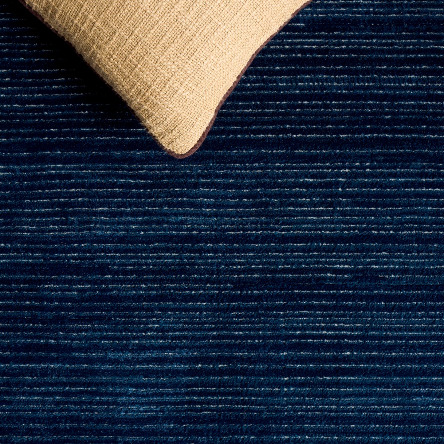 SAFAVIEH Vision Collection Area Rug - 9' Square, Navy, Modern Ombre Design, Non-Shedding & Easy to Clean, Ideal for Living Room, Bedroom, Dining Space (VSN606N)