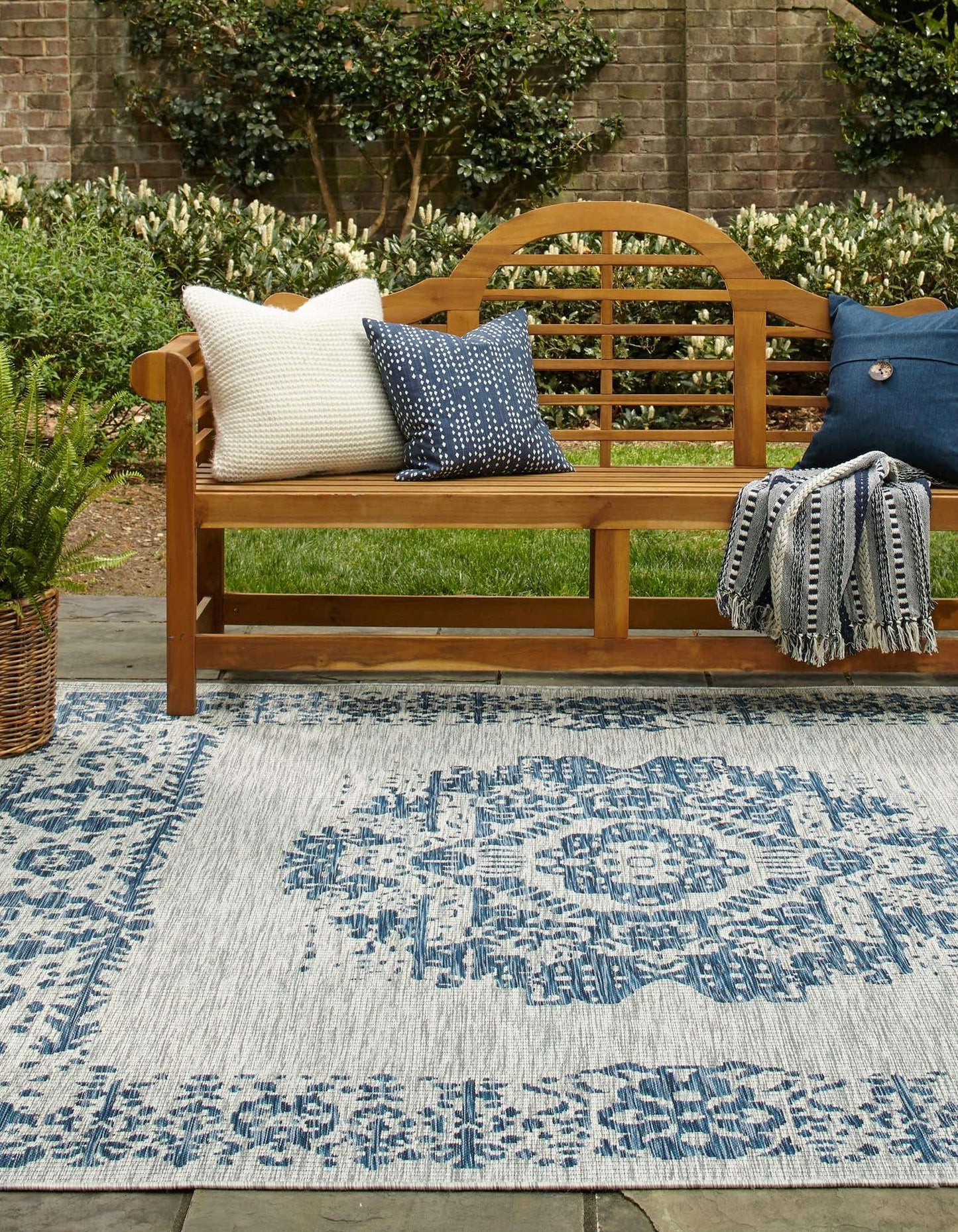 Unique Loom Outdoor Traditional Collection Area Rug - Timeworn (10' Square Blue/Gray)