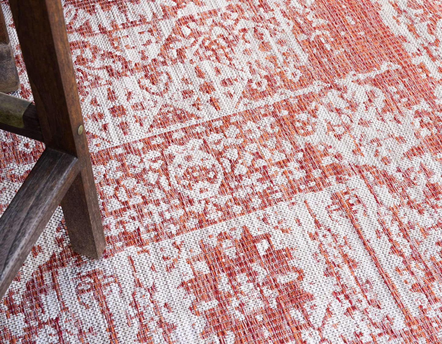 Unique Loom Outdoor Traditional Collection Area Rug - Timeworn (5' 3" x 8' Rectangle, Rust Red/ Gray)