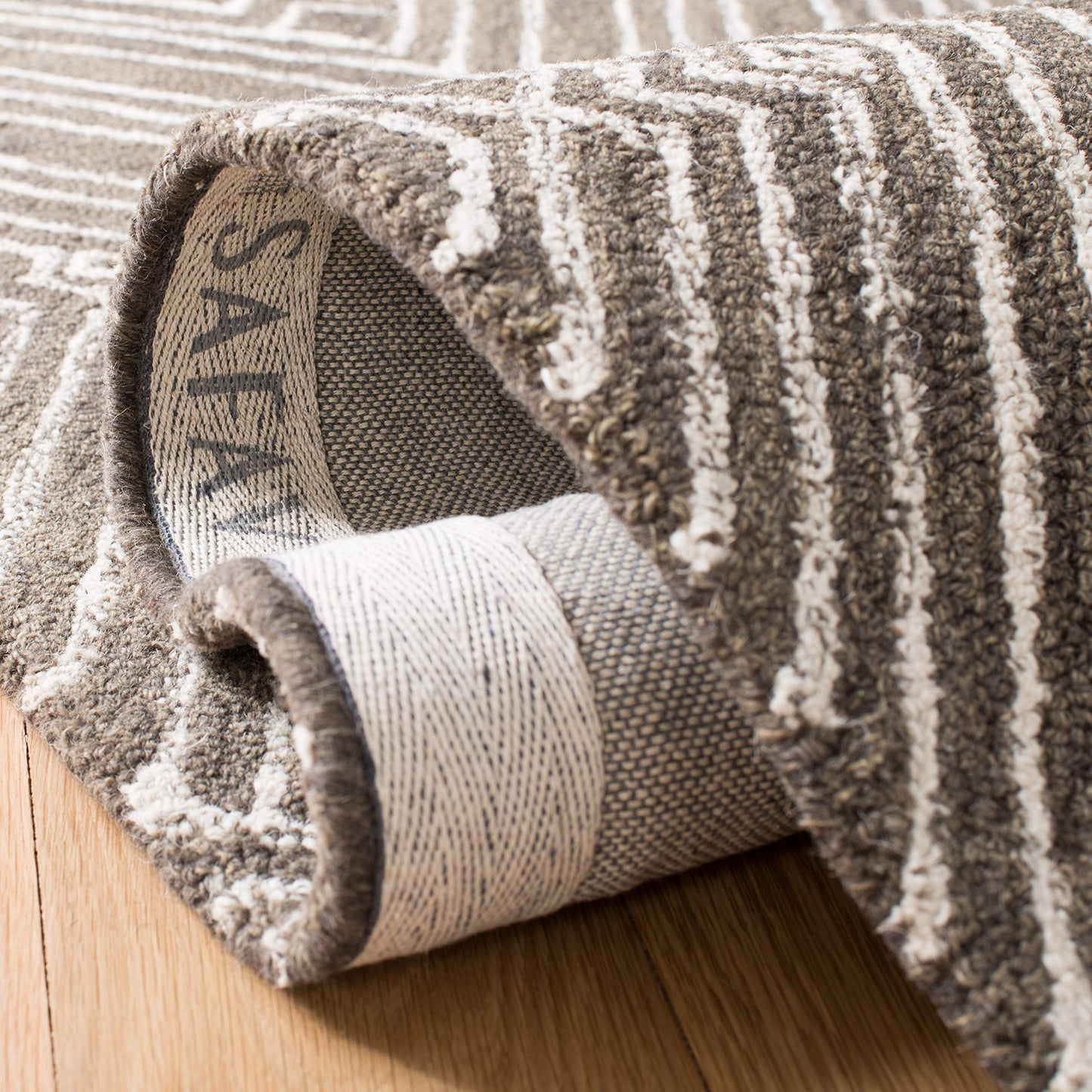 SAFAVIEH Micro-Loop Collection Accent Rug - 2'6" x 4', Dark Grey & Ivory, Handmade Wool, Ideal for High Traffic Areas in Entryway, Living Room, Bedroom (MLP608F)