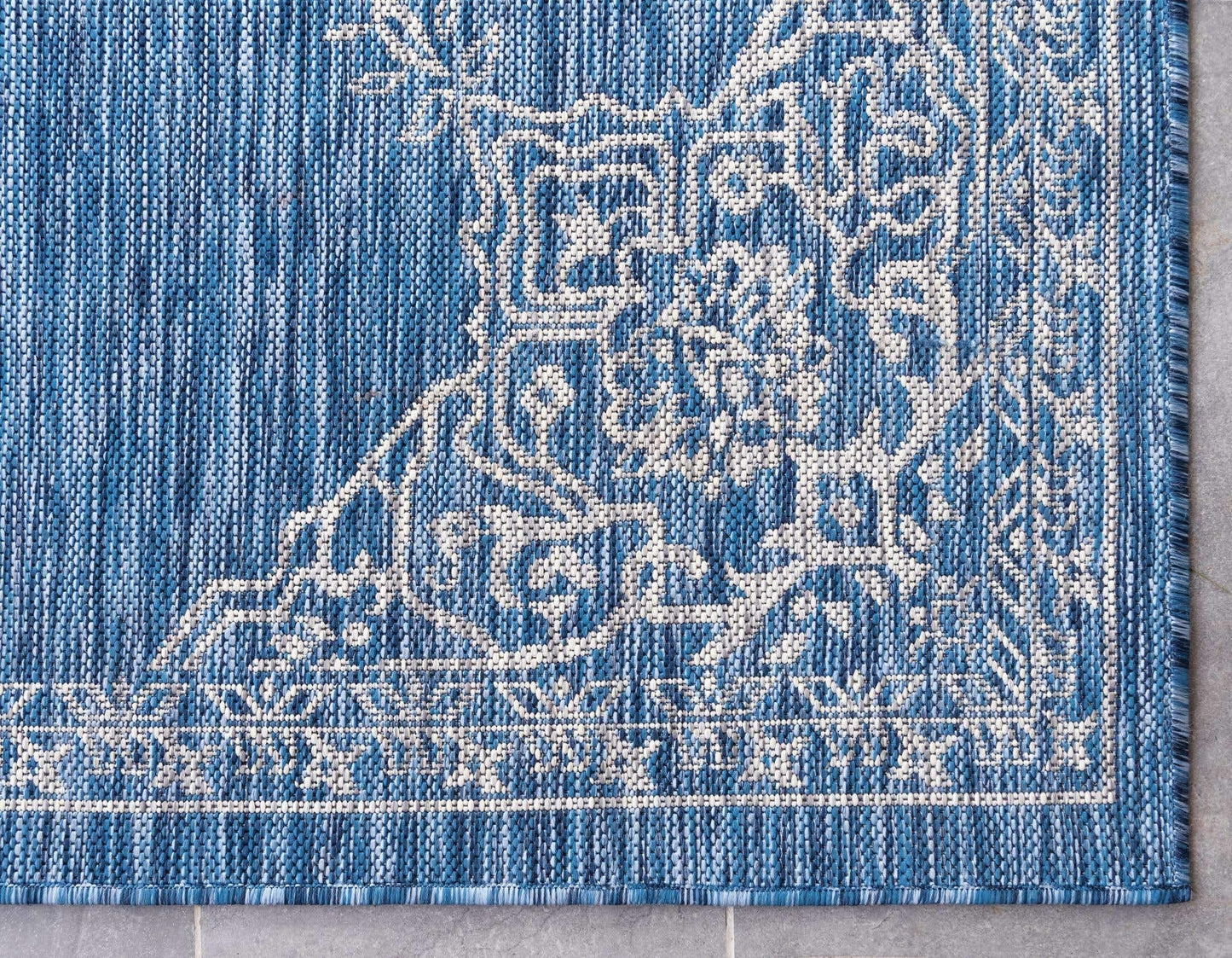 Unique Loom Outdoor Traditional Collection Area Rug - Antique (4' 1" x 6' 1" Rectangle, Blue/ Gray)