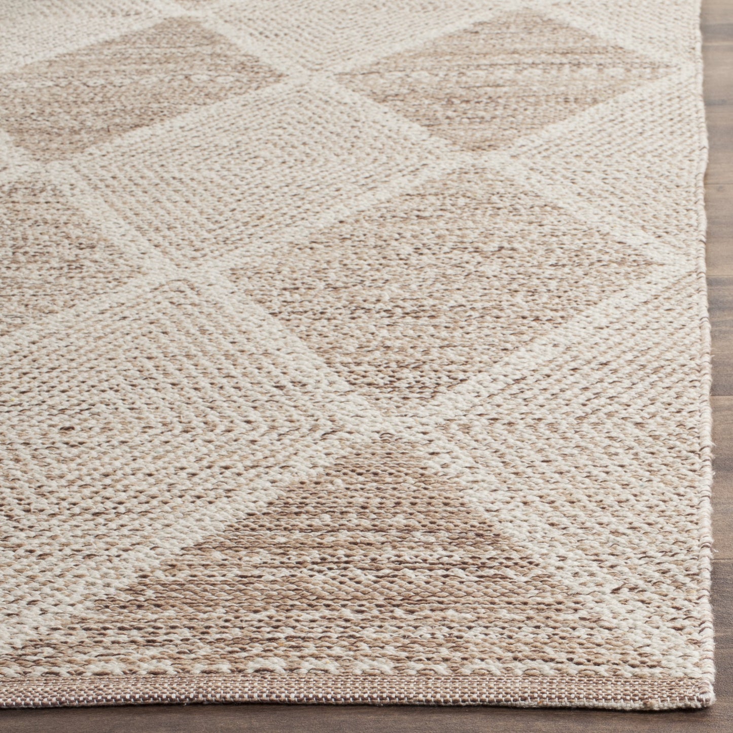 SAFAVIEH Montauk Collection Area Rug - 10' x 14', Beige, Handmade Cotton, Ideal for High Traffic Areas in Living Room, Bedroom (MTK822E)