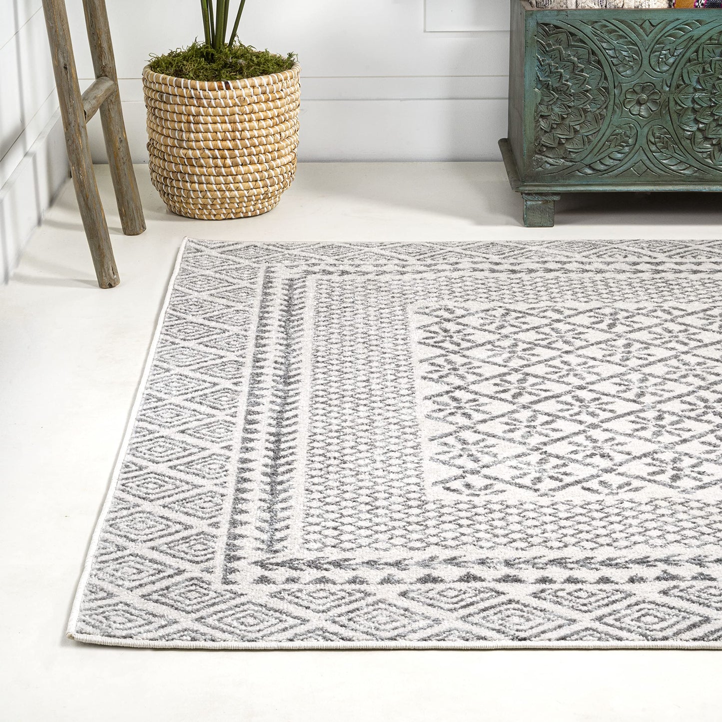 JONATHAN Y Athens Modern Geometric Boho Gray/Cream Indoor Area Rug, 3x5, Moroccan, Farmhouse, Easy-Cleaning for Living Room, Bedroom, Kitchen, Pet Friendly, Non-Shedding (MOH107A-3)