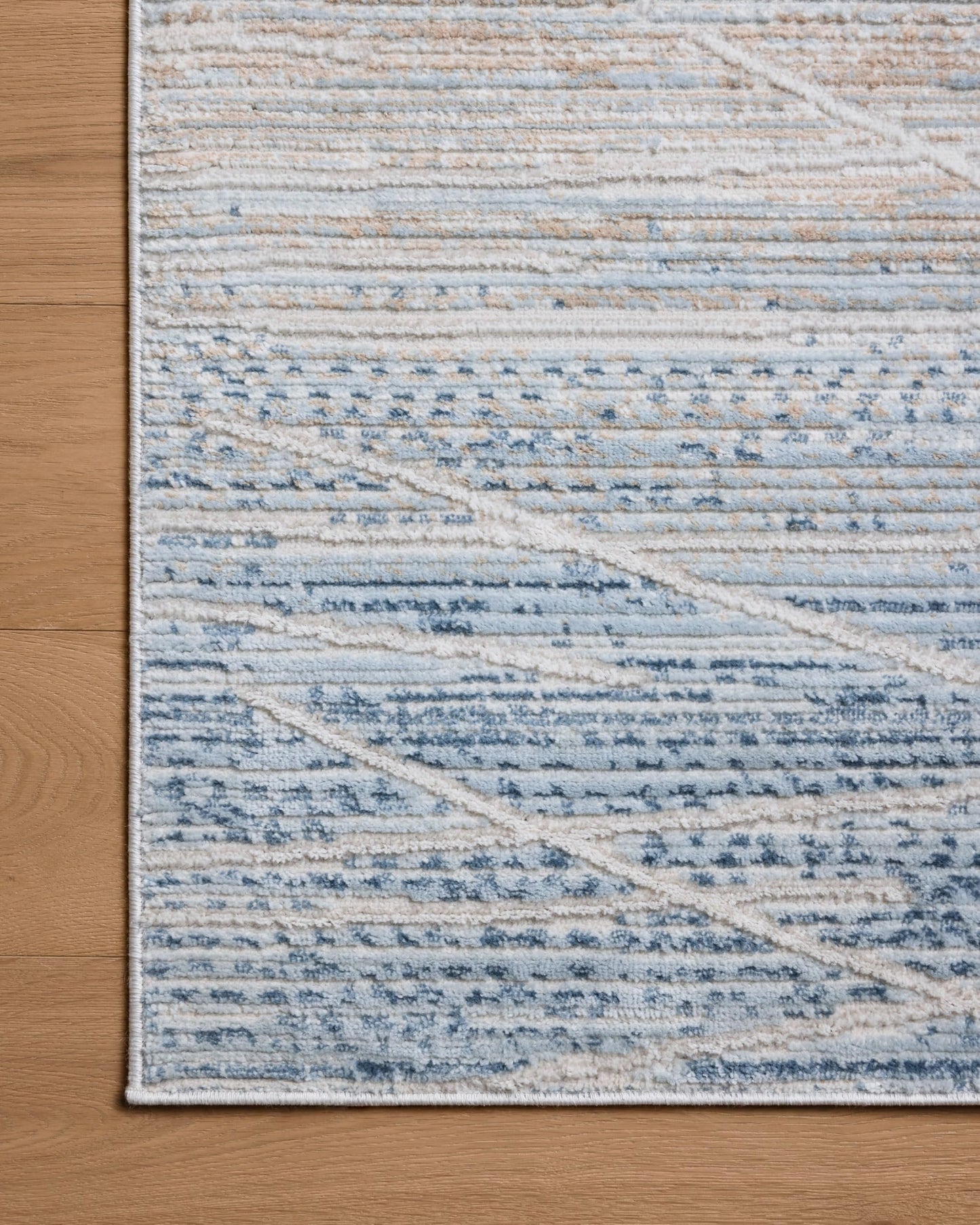 Loloi Townes Collection TOW-07 Natural/Sky 3'-11" x 5'-11" Accent Rug