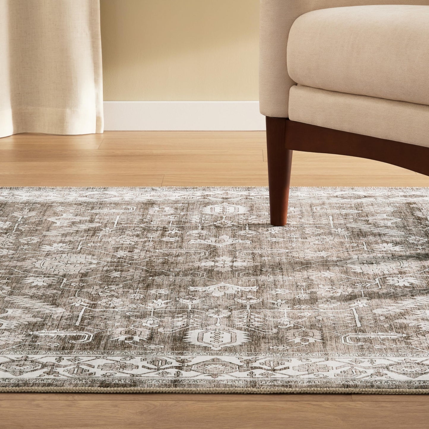 EVERWASH Haven Distressed Border Machine Washable Area Rug with Airflo Technology for Easy Clean, Ultra-Soft Non-Slip Rug with Built-in Pad, Pet, Family & Allergy Friendly Rug, Brown, 2'6"x7'