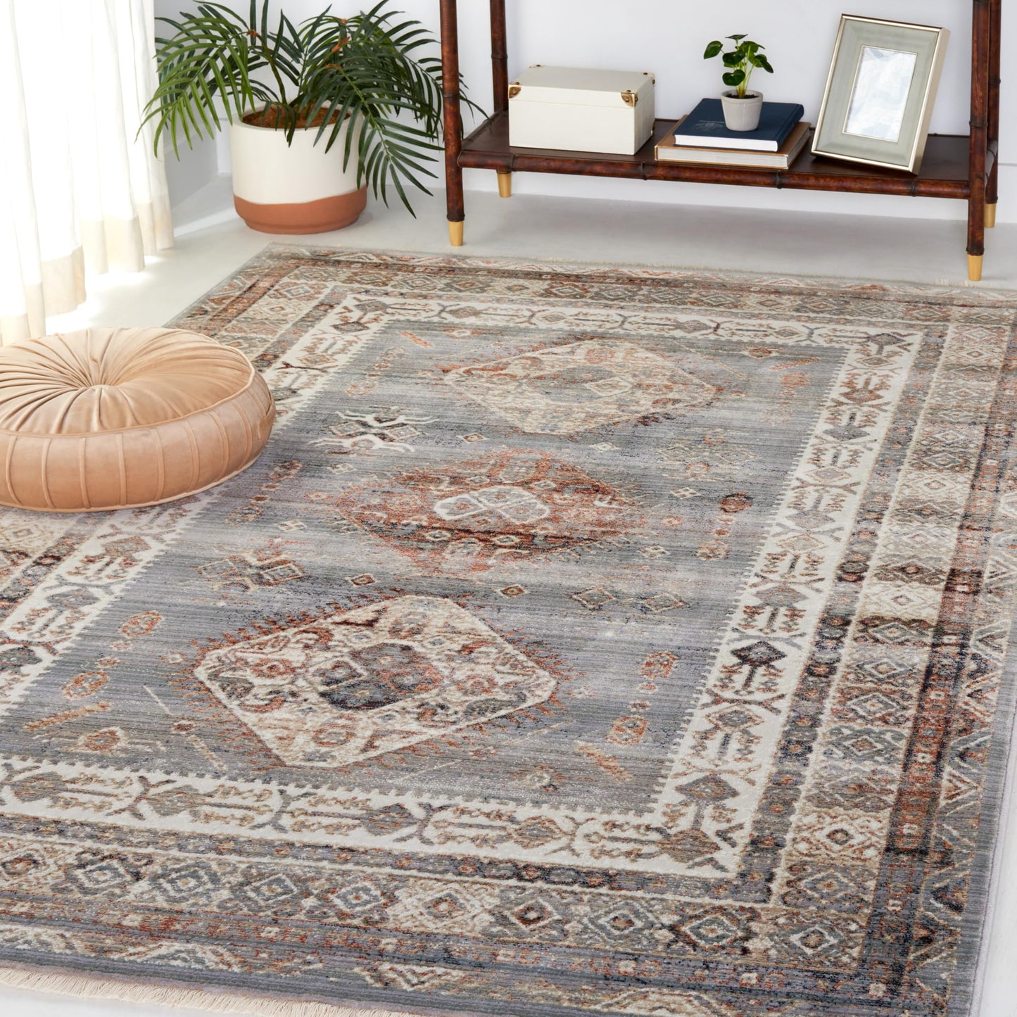 SAFAVIEH Persian Collection Area Rug - 5'3" x 7'7", Grey & Cream, Rustic Boho Oriental Fringe Design, Non-Shedding & Easy Care, Ideal for High Traffic Areas in Living Room, Bedroom (VTP669F)