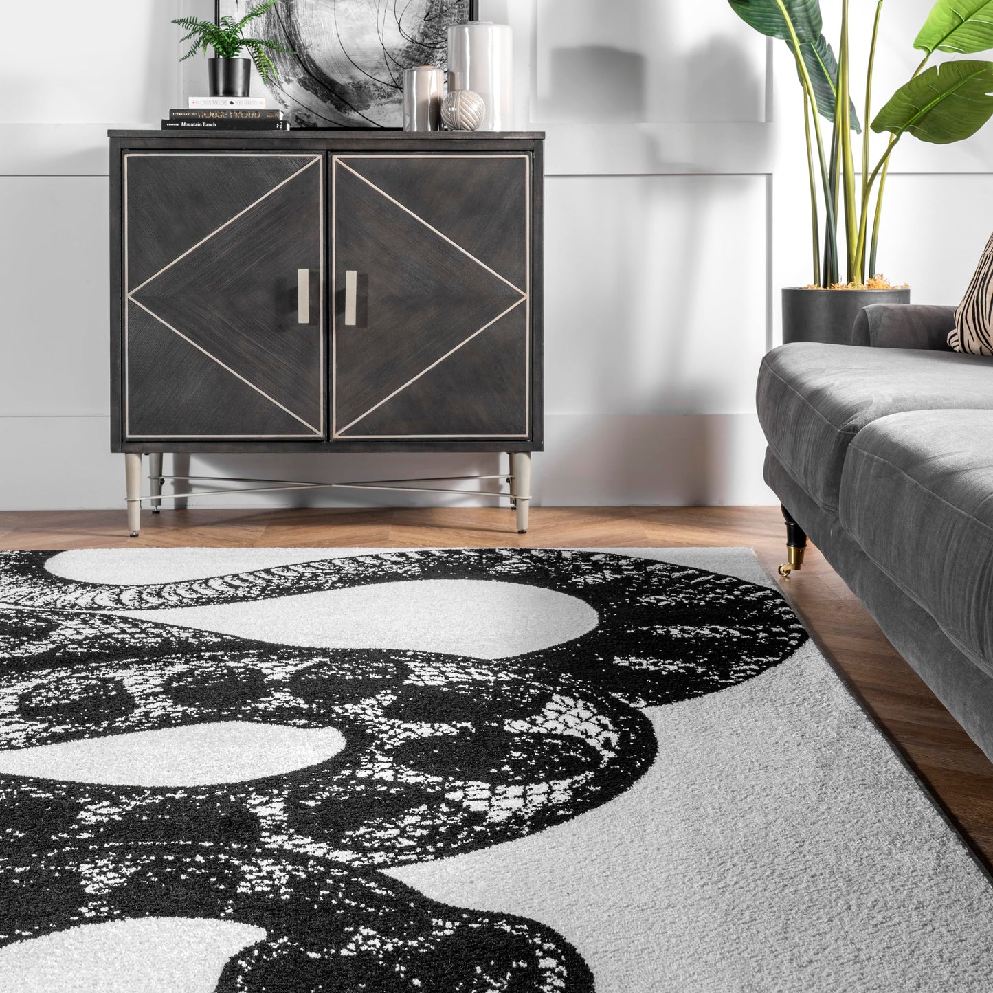 nuLOOM 5x8 Thomas Paul Serpent Area Rug, Black & Off White, Snake Design, Non-Slip Backing, Stain Resistant, For Bedroom, Dining Room, Living Room, Hallway, Office, Kitchen, Entryway