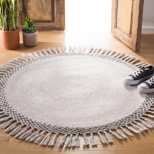 SAFAVIEH Sahara Collection Area Rug - 4' Round, Beige, Handmade Boho Tassel, Ideal for High Traffic Areas in Living Room, Bedroom (SAH490A)