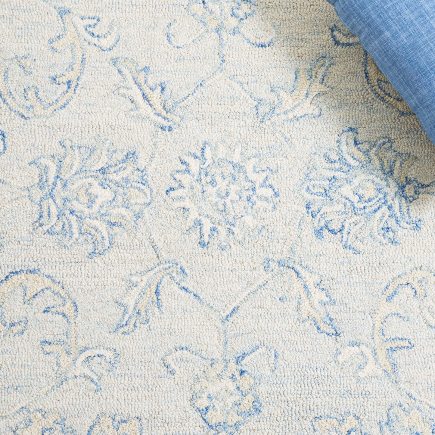 SAFAVIEH Micro-Loop Collection 6' x 9' BlueBeige MLP535M Handmade Premium Wool Living Room Dining Bedroom Area Rug
