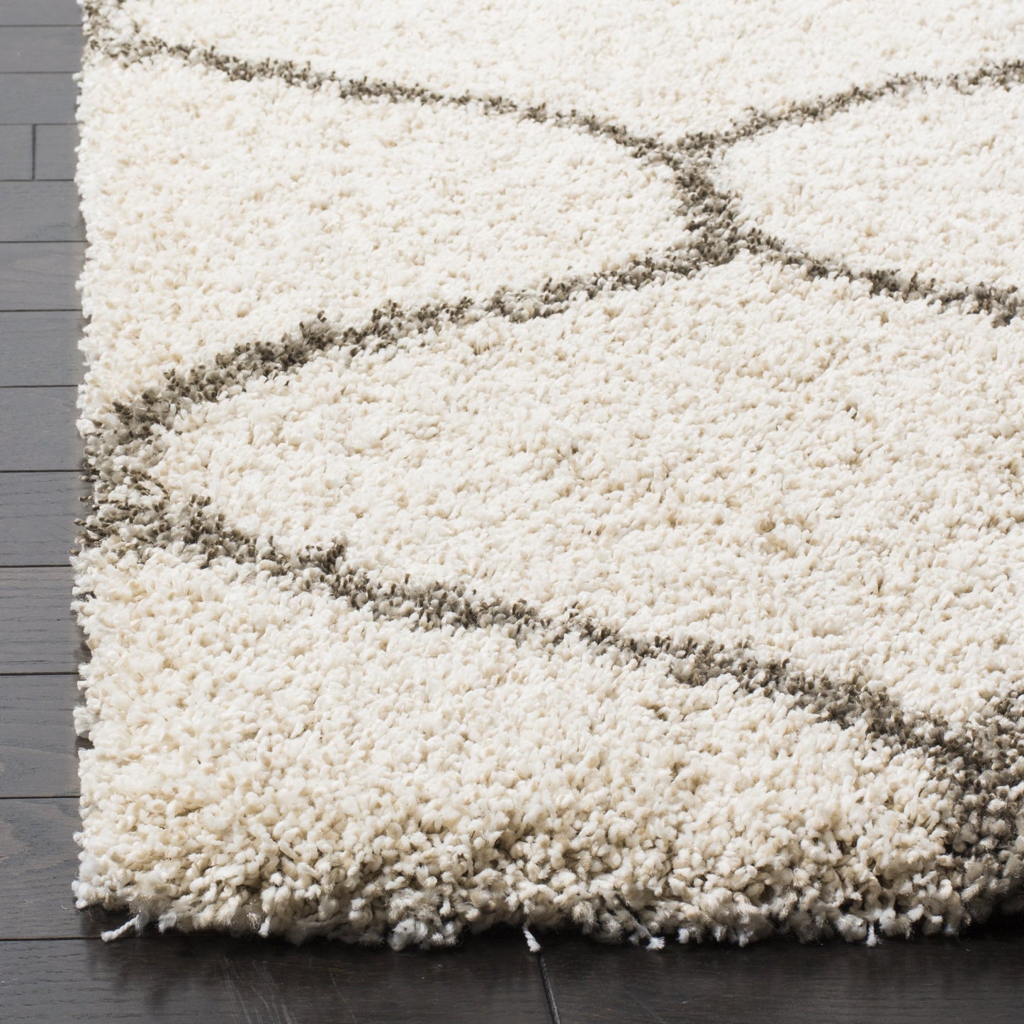 SAFAVIEH Hudson Shag Collection Area Rug - 6' x 9', Ivory & Grey, Moroccan Ogee Trellis Design, Non-Shedding & Easy Care, 2-inch Thick Ideal for High Traffic Areas in Living Room, Bedroom (SGH280A)