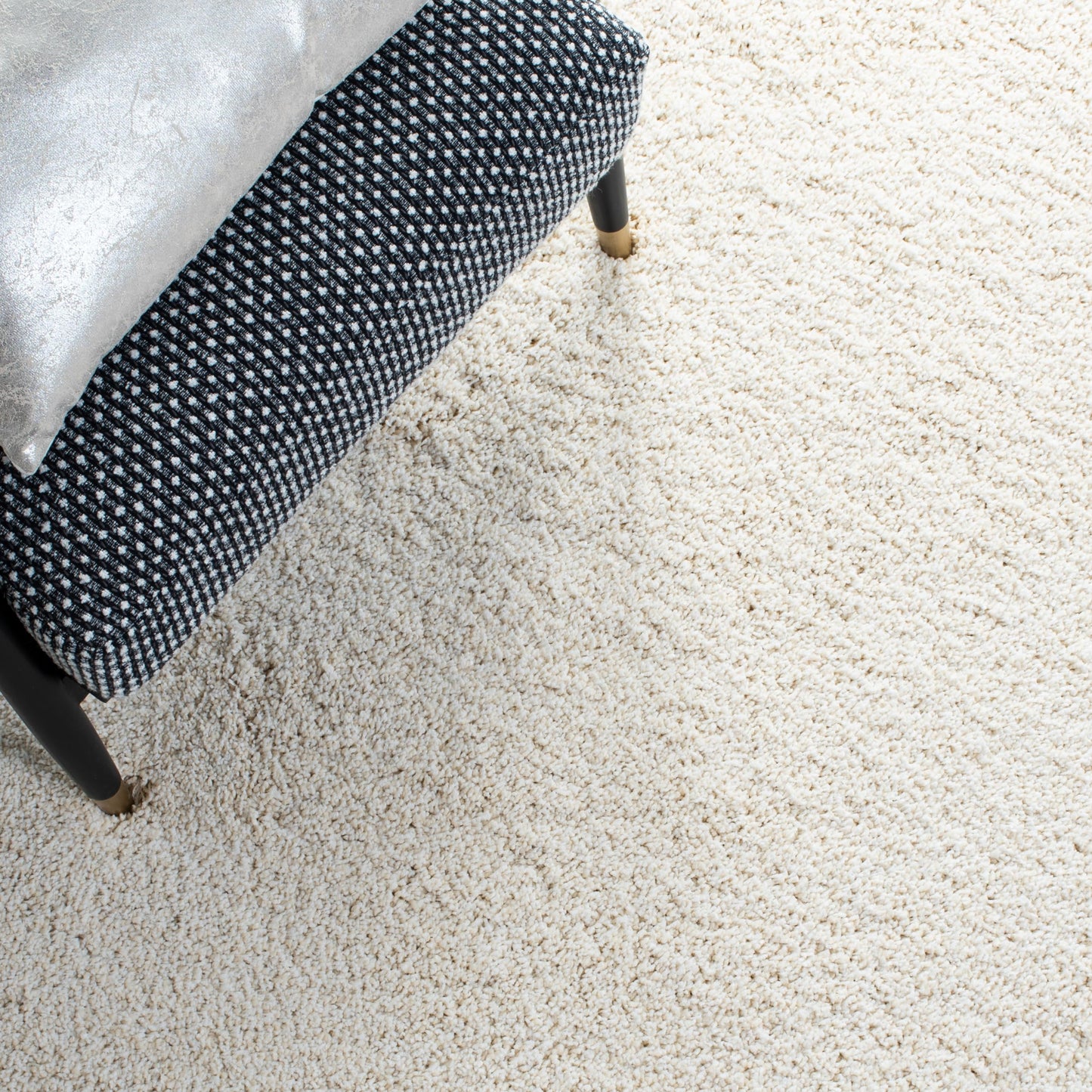 SAFAVIEH Milan Shag Collection Area Rug - 5'1" Square, Ivory, Solid Design, Non-Shedding & Easy to Clean, Plush Thick Pile, Ideal for Living Room, Bedroom (SG180-1212)