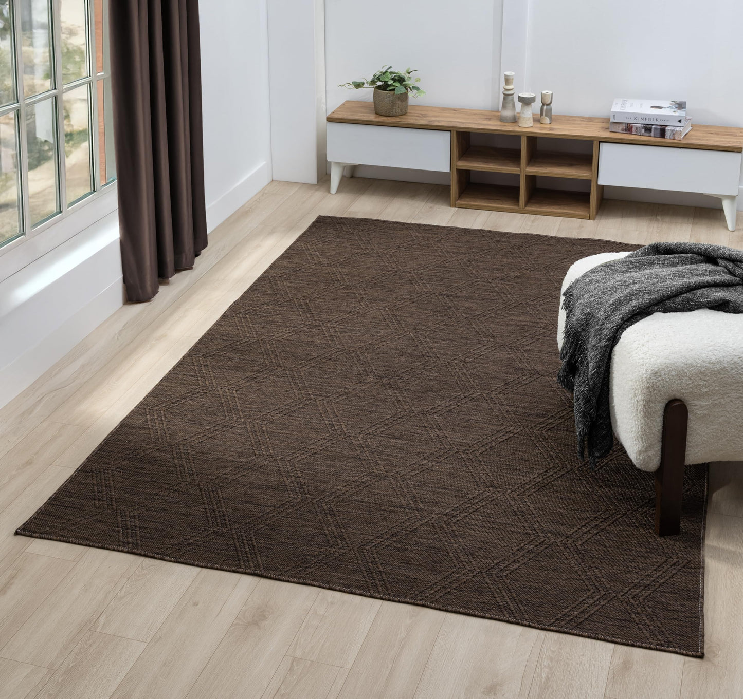 RUGGERRUGS Darla Textured Foldable Indoor Outdoor Rug, 8x10, Weather Resistant, Easy Clean, UV Resistant, Lightweight Contemporary Geometric Patio Carpet for Porch, Deck, Living Room (8'x10', Brown)