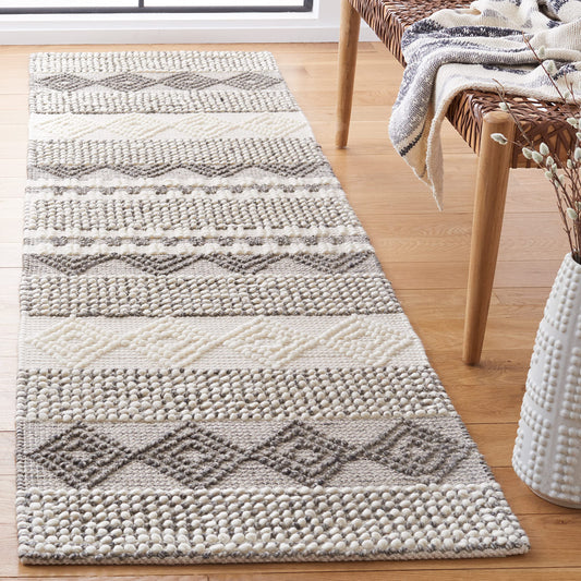 SAFAVIEH Natura Collection Runner Rug - 2'3" x 8', Grey & Ivory, Handmade Moroccan Boho Tribal Wool & Cotton, Ideal for High Traffic Areas in Living Room, Bedroom (NAT102A)
