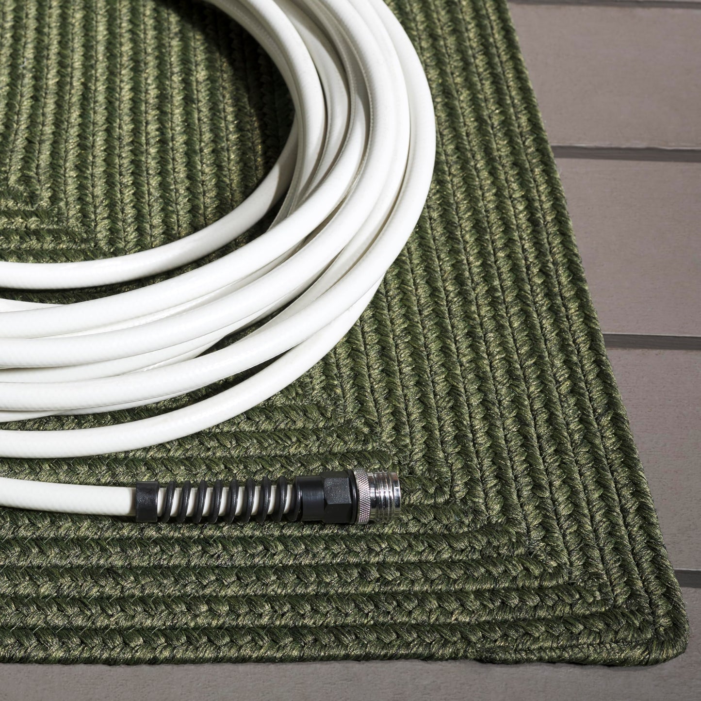 SAFAVIEH Washable Rug Outdoor Braided Collection - 4' Square, Green, Handmade & Reversible, Non-Shedding & Easy to Clean, Ideal for Patio, Backyard, Mudroom (BRD315A)