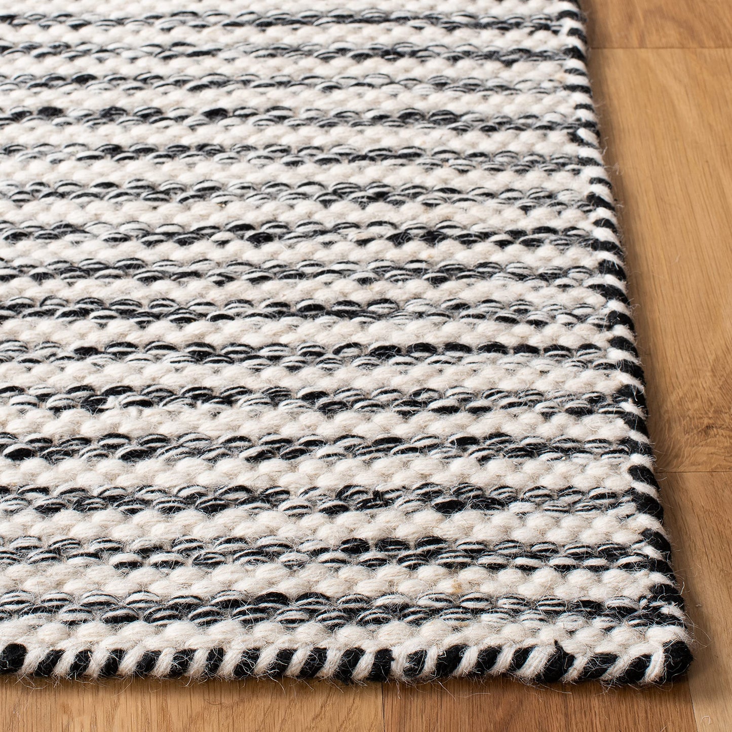 SAFAVIEH Kilim Collection Area Rug - 6' x 9', Black & Ivory, Flat Weave Wool Design, Ideal for High Traffic Areas in Living Room, Bedroom (KLM378Z)