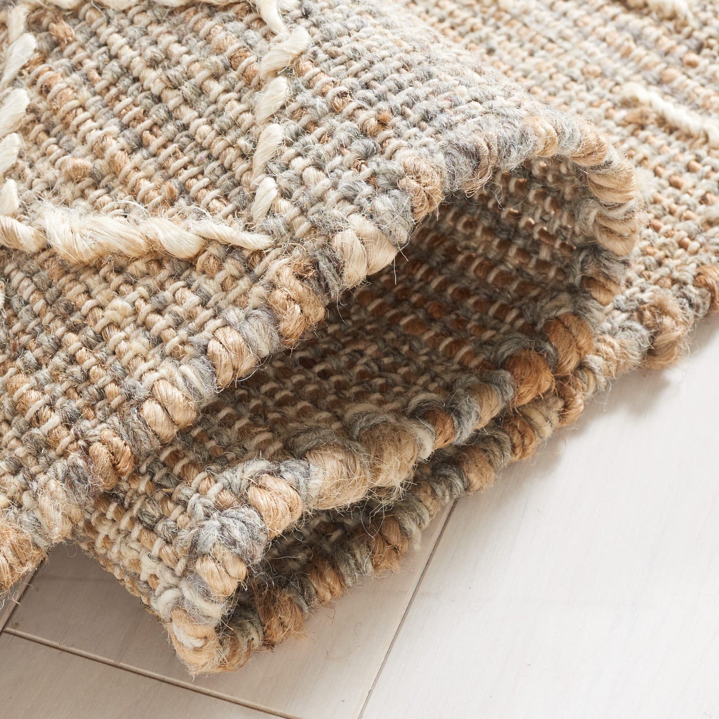 SAFAVIEH Natural Fiber Collection Accent Rug - 4' x 6', Natural & Ivory, Handmade Boho Fringe Jute, Ideal for High Traffic Areas in Entryway, Living Room, Bedroom (NFB405A)