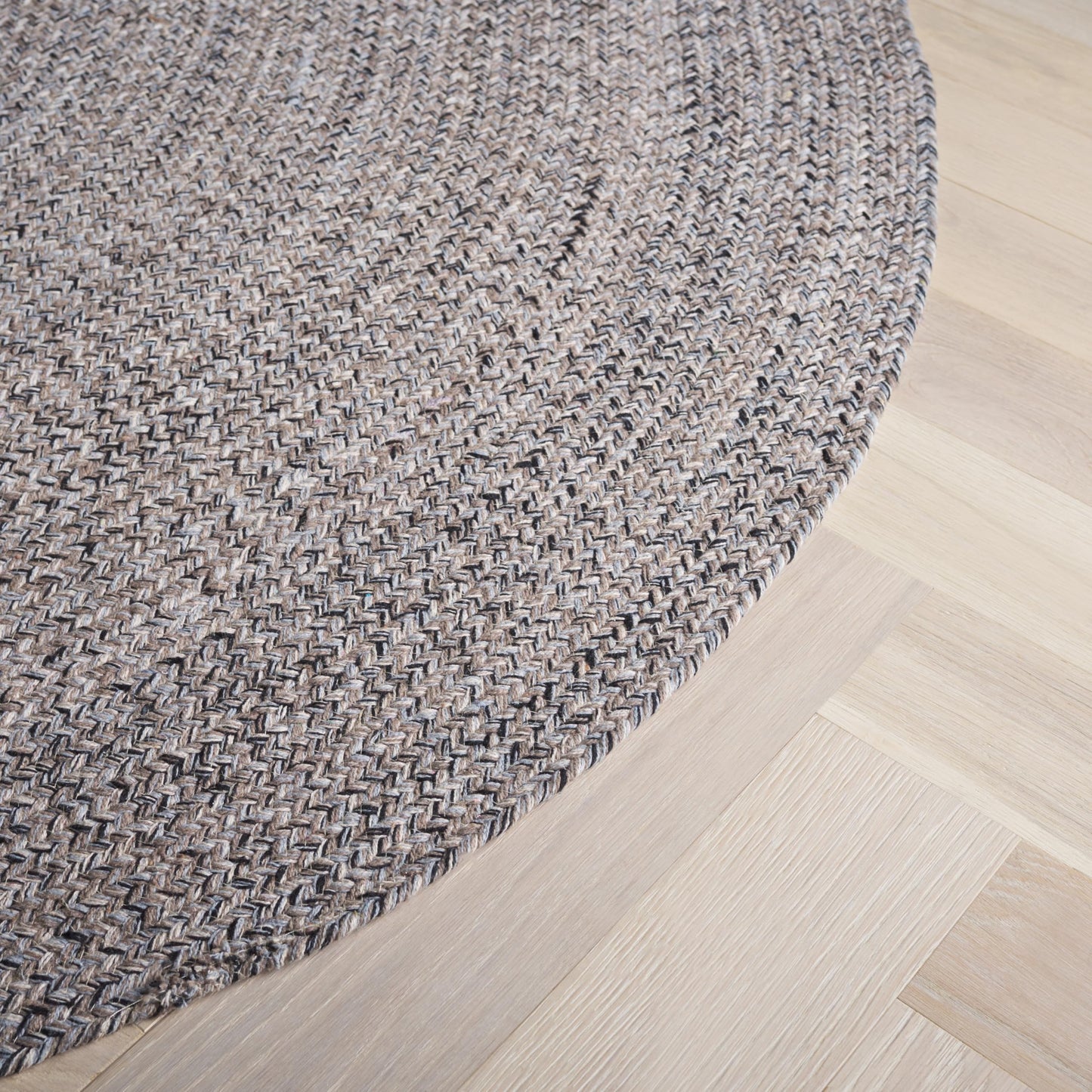 SAFAVIEH Braided Oval Rug 6x9, Ivory & Steel Grey BRD256A