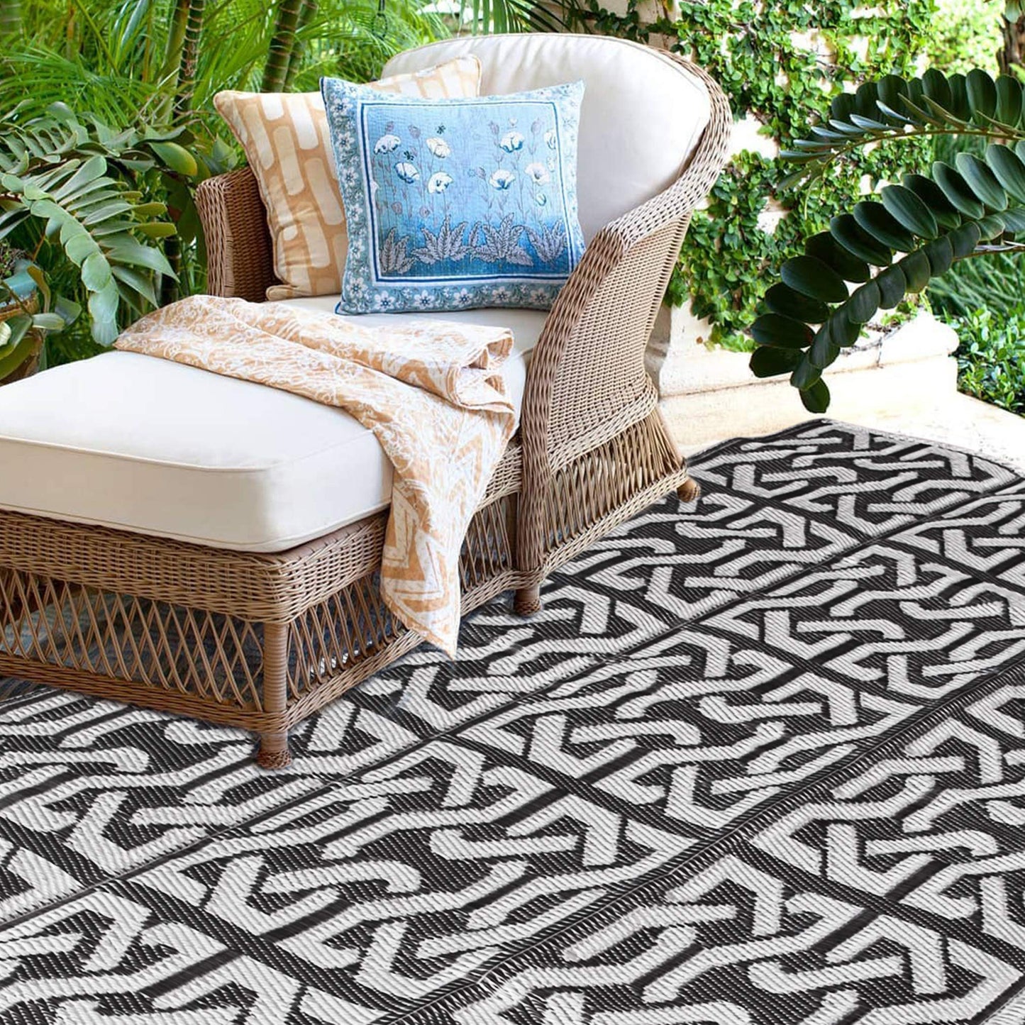 SAND MINE Reversible Mats, Plastic Straw Rug, Modern Area Rug, Large Floor Mat and Rug for Outdoors, RV, Patio, Backyard, Deck, Picnic, Beach, Trailer, Camping (9' x 12', Black & Grey)