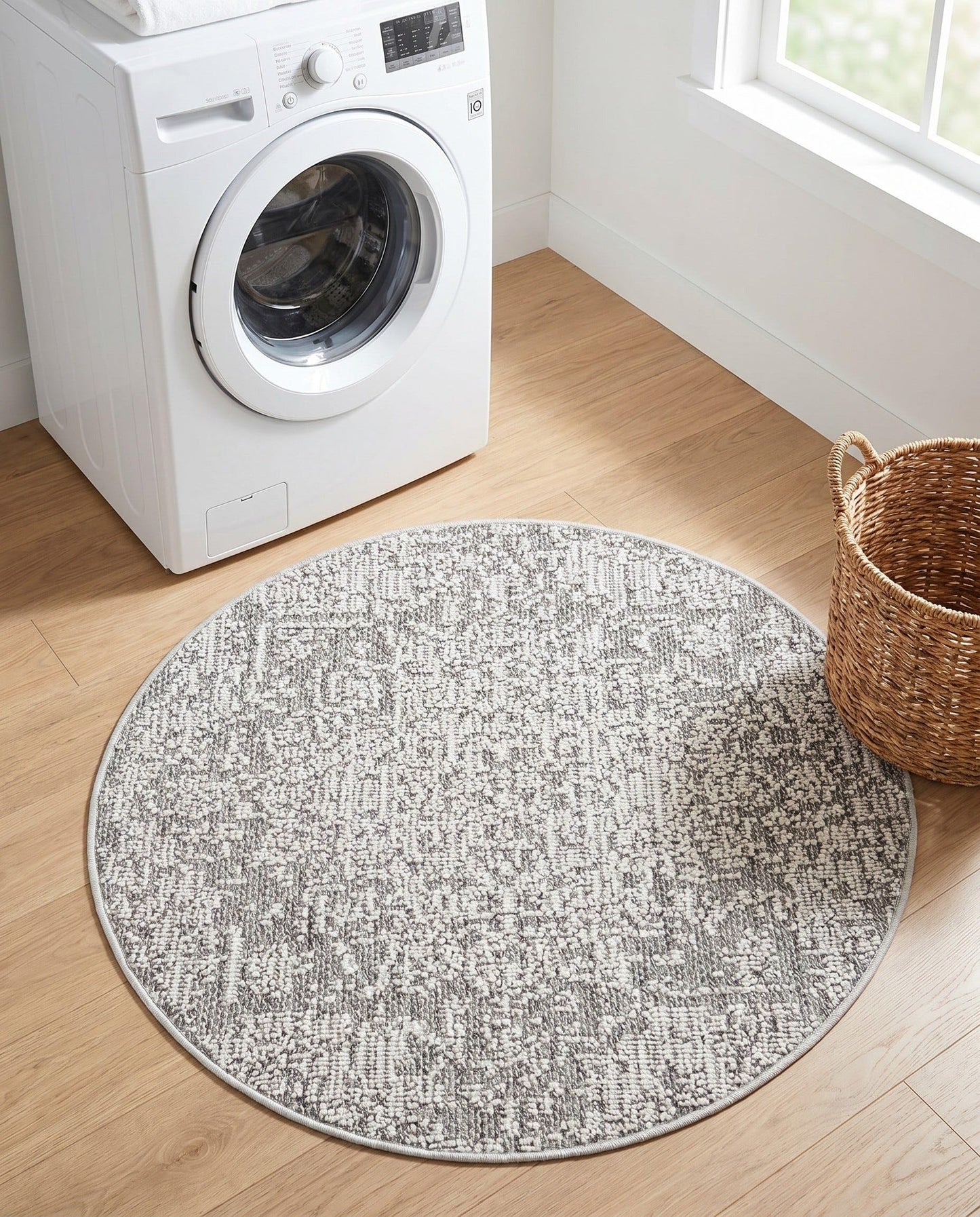 Rugs.com - Outdoor Traditional Rug – 3 Ft Round Light Gray Washable Indoor/Outdoor Rug – Perfect for Patios, Decks, and Porches