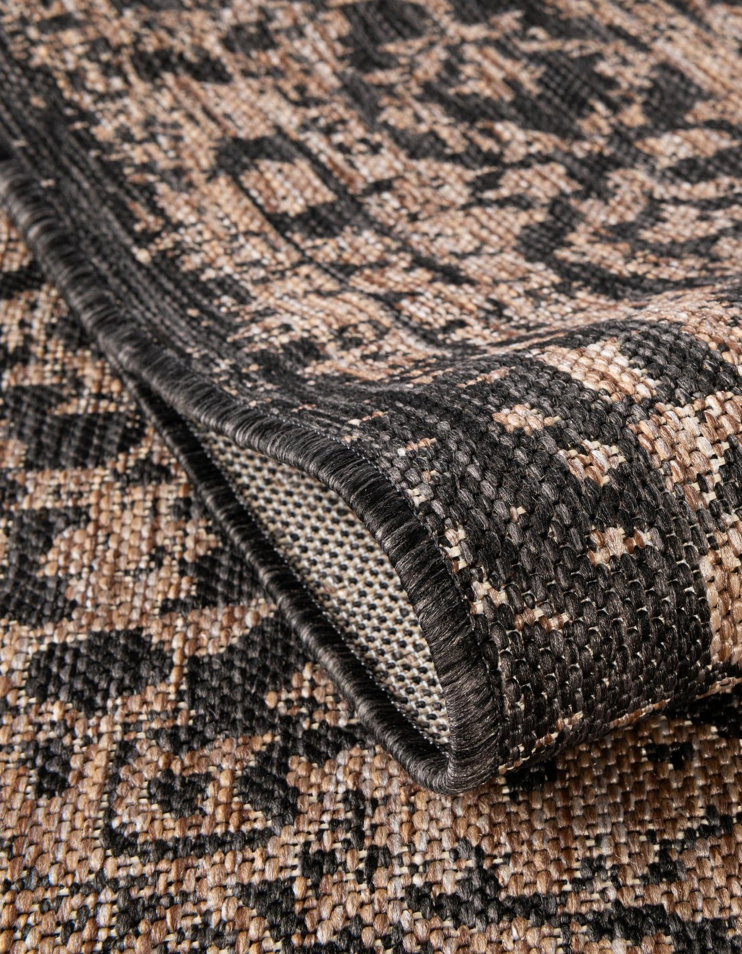 Rugs.com Outdoor Traditional Collection Rug – 6 Ft Round Black Flatweave-Pile Rug Perfect for Kitchens, Dining Rooms