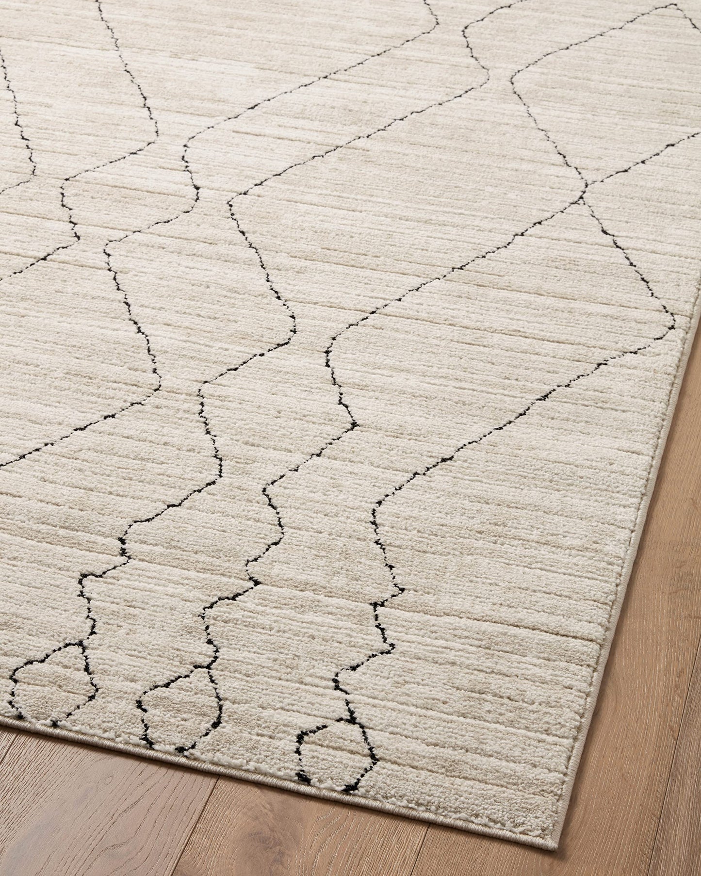 Loloi Darby Collection DAR-03 Sand/Charcoal 6'-7" x 9'-3" Area Rug