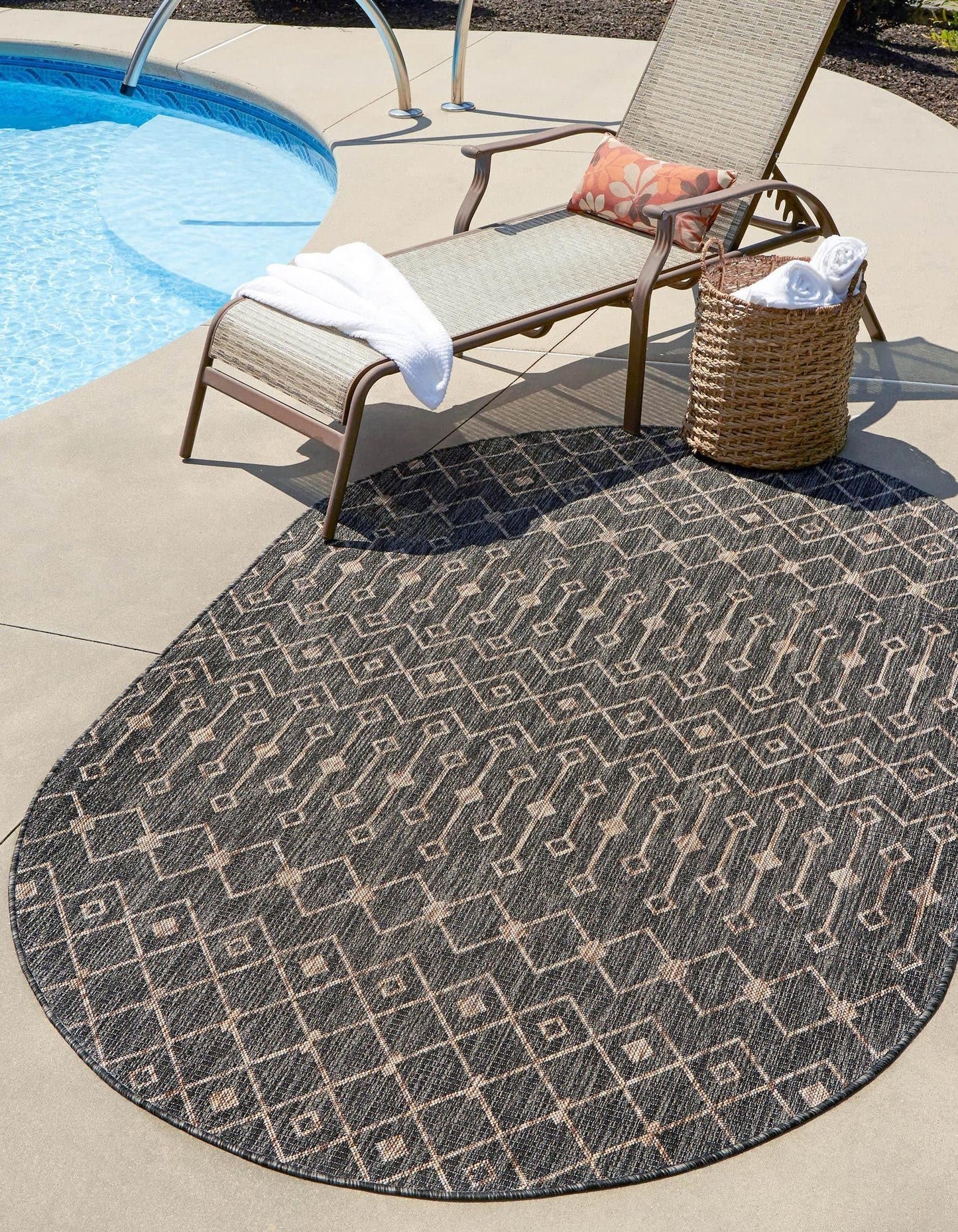 Unique Loom Outdoor Trellis Collection Area Rug - Tribal Trellis (3' 3" x 5' 3" Oval, Charcoal Gray/ Natural)
