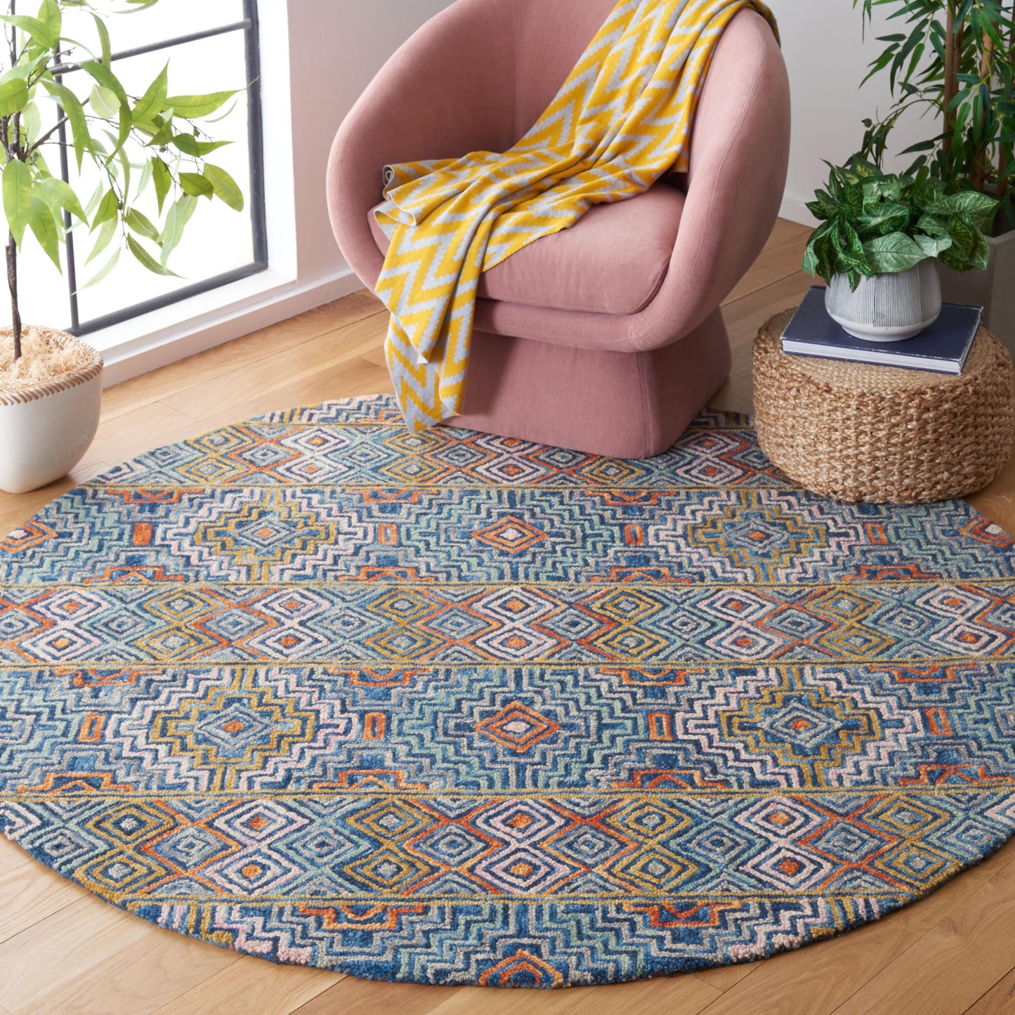 SAFAVIEH Aspen Collection Area Rug - 6' Round, Blue & Gold, Handmade Boho Wool, Ideal for High Traffic Areas in Living Room, Bedroom (APN273M)