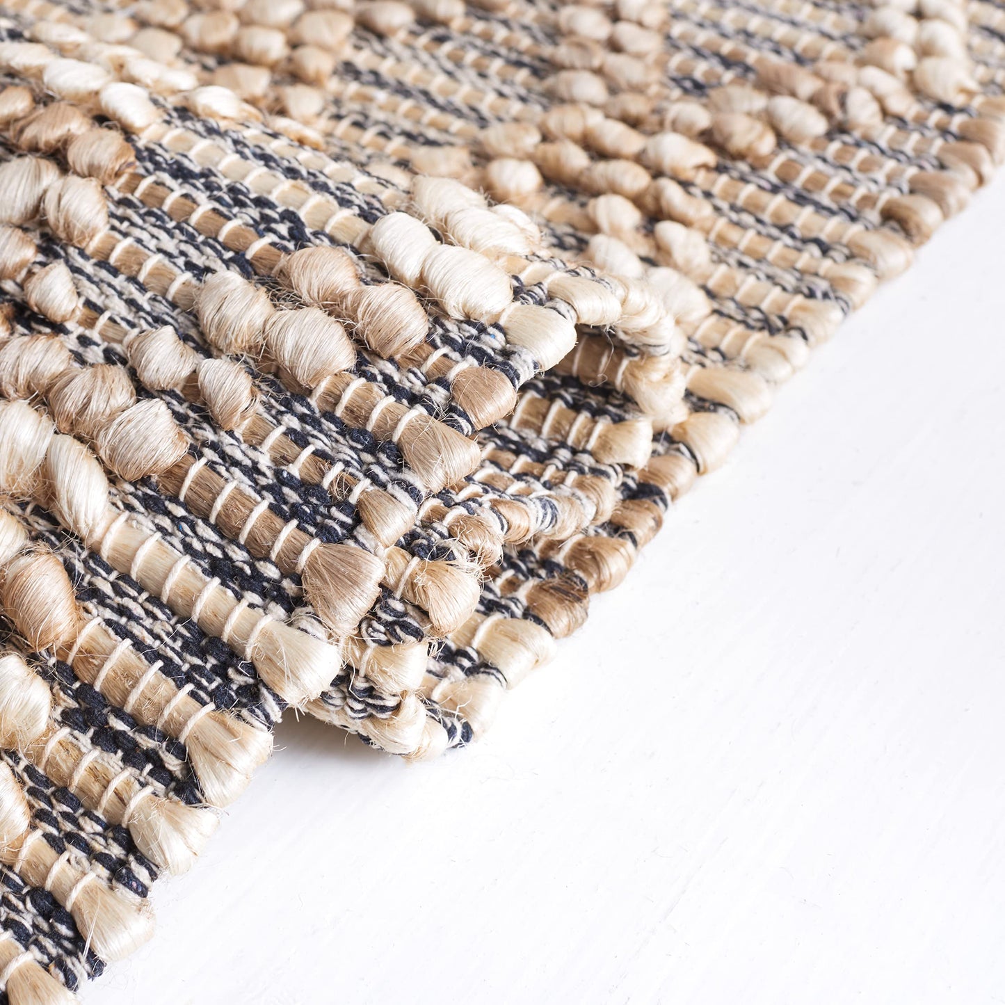 SAFAVIEH Natural Fiber Collection Accent Rug - 4' x 6', Natural & Black, Flat Weave Farmhouse Geometric Jute Design, Ideal for High Traffic Areas in Entryway, Living Room, Bedroom (NF382A)