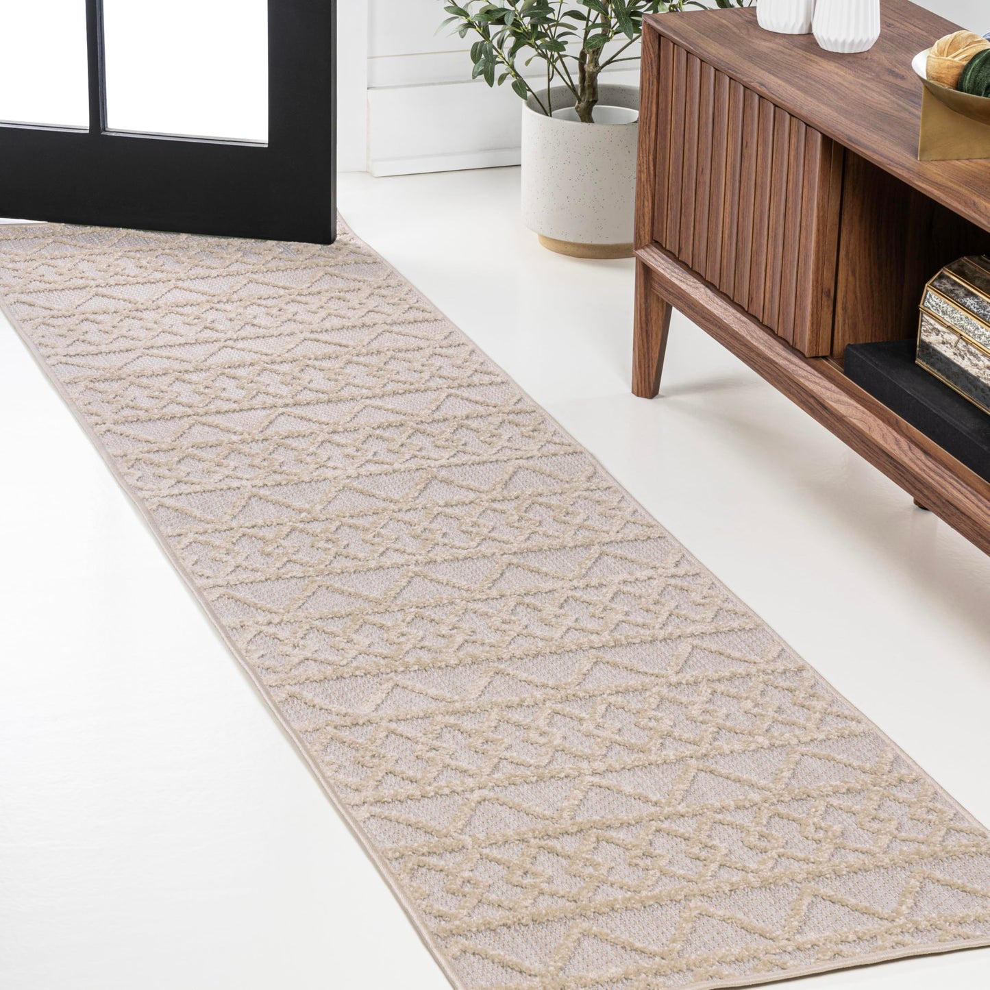 JONATHAN Y Knotted Trellis Geometric Indoor Outdoor Runner Rug 2X8 Beige, Aylan High-Low Pile for Backyard, Patio, Porch, Easy-Cleaning, High Traffic, Pet-Friendly, Non-Shedding (SBH104B-28)
