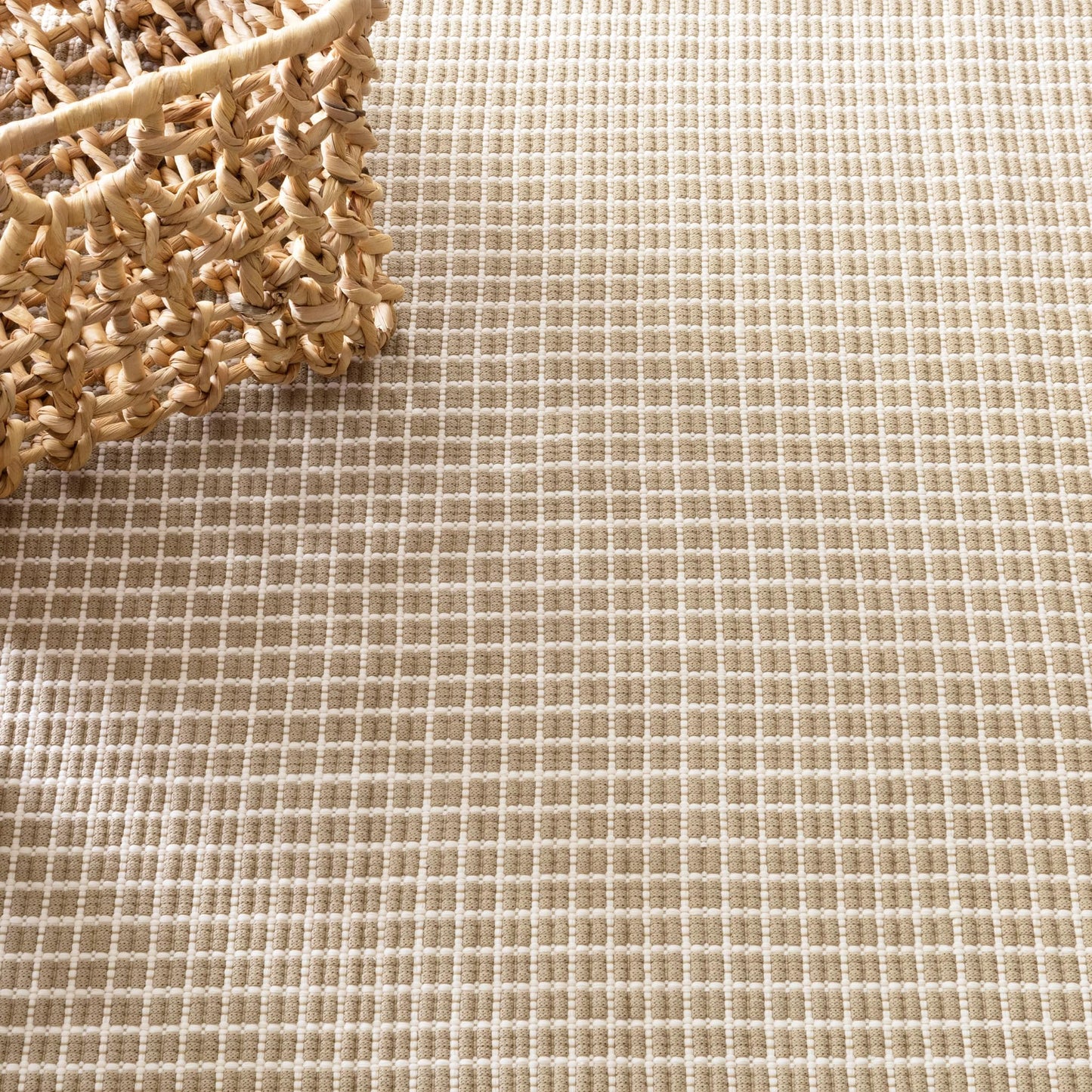 Dash and Albert Gridiron Indoor/Outdoor Area Rug - 6' x 9' Wheat Checkerboard Handwoven Accent Rug - Durable, Fade Resistant, High Traffic Friendly - Premium Luxury Hotel Quality Soft Breathable