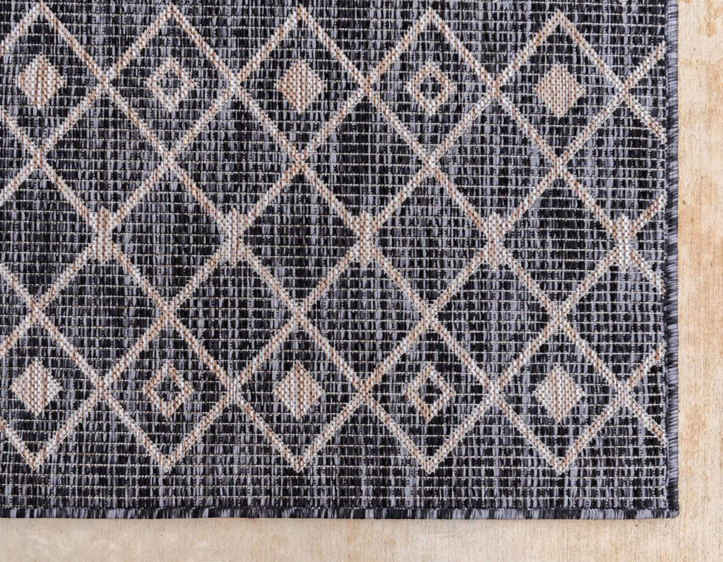 Unique Loom Outdoor Trellis Collection Area Rug - Tribal Trellis (6' 1" x 9' Rectangle, Charcoal Gray/ Natural)