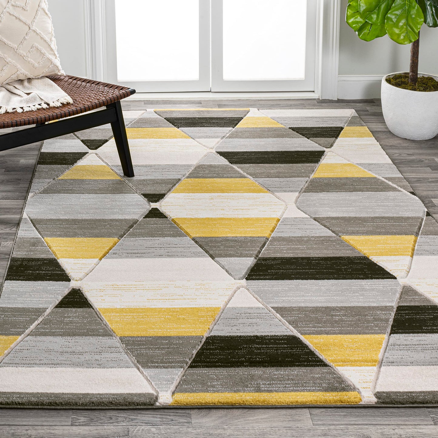 JONATHAN Y Retro Diamonds Yellow/Gray/Cream Indoor Area Rug 4X6 ft, Kehoe Geometric for Living Room, Bedroom, Kitchen, Office, Easy-Cleaning, High Traffic, Pet-Friendly, Non-Shedding UNQ101A-4
