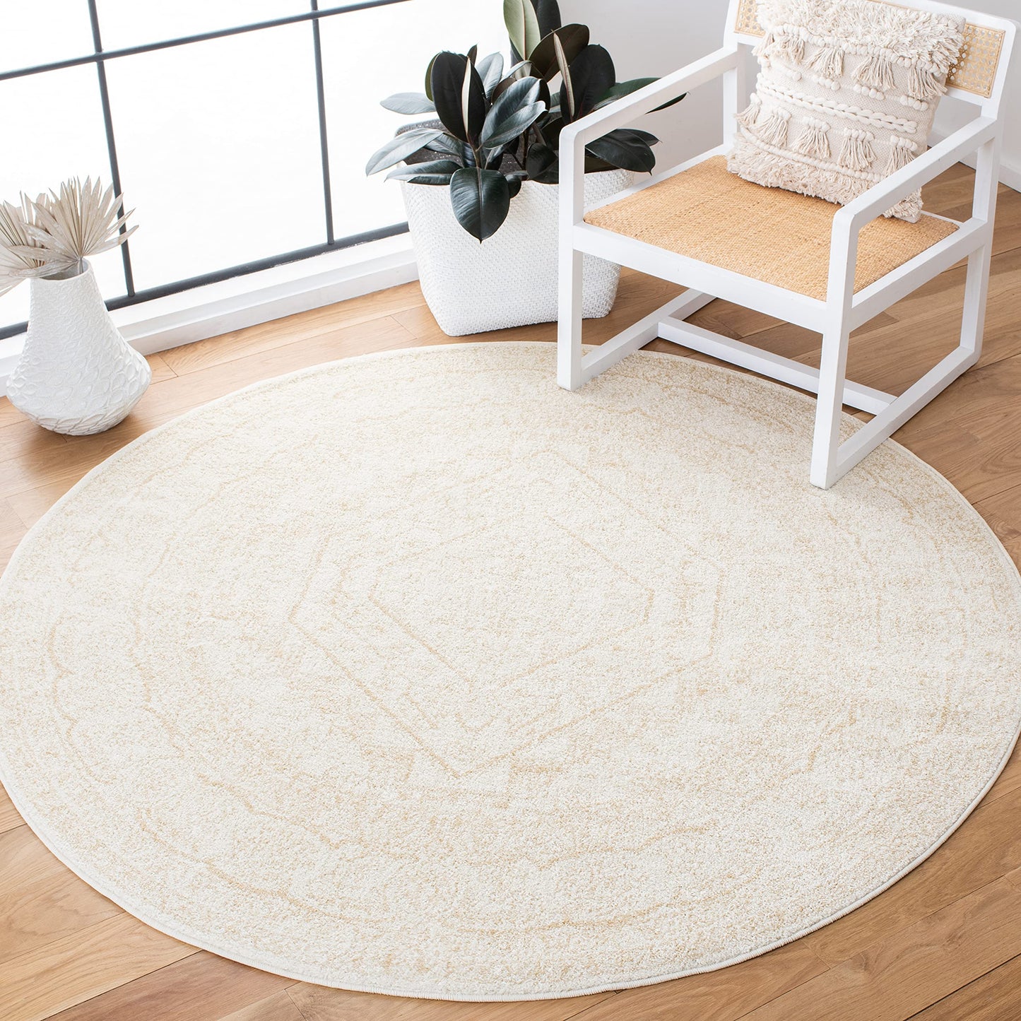 SAFAVIEH Adirondack Collection Area Rug - 6' Round, Ivory & Beige, Oriental Medallion Design, Non-Shedding & Easy to Clean, Ideal for Living Room, Bedroom, Dining Space (ADR108E)