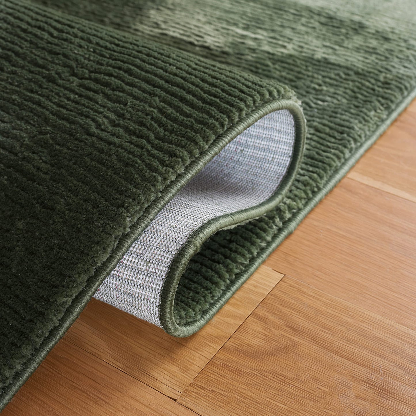 SAFAVIEH Revive Collection Area Rug - 6'7" Square, Green, Solid Design, Non-Shedding & Easy Care, Ideal for High Traffic Areas in Living Room, Bedroom (REV102Y)