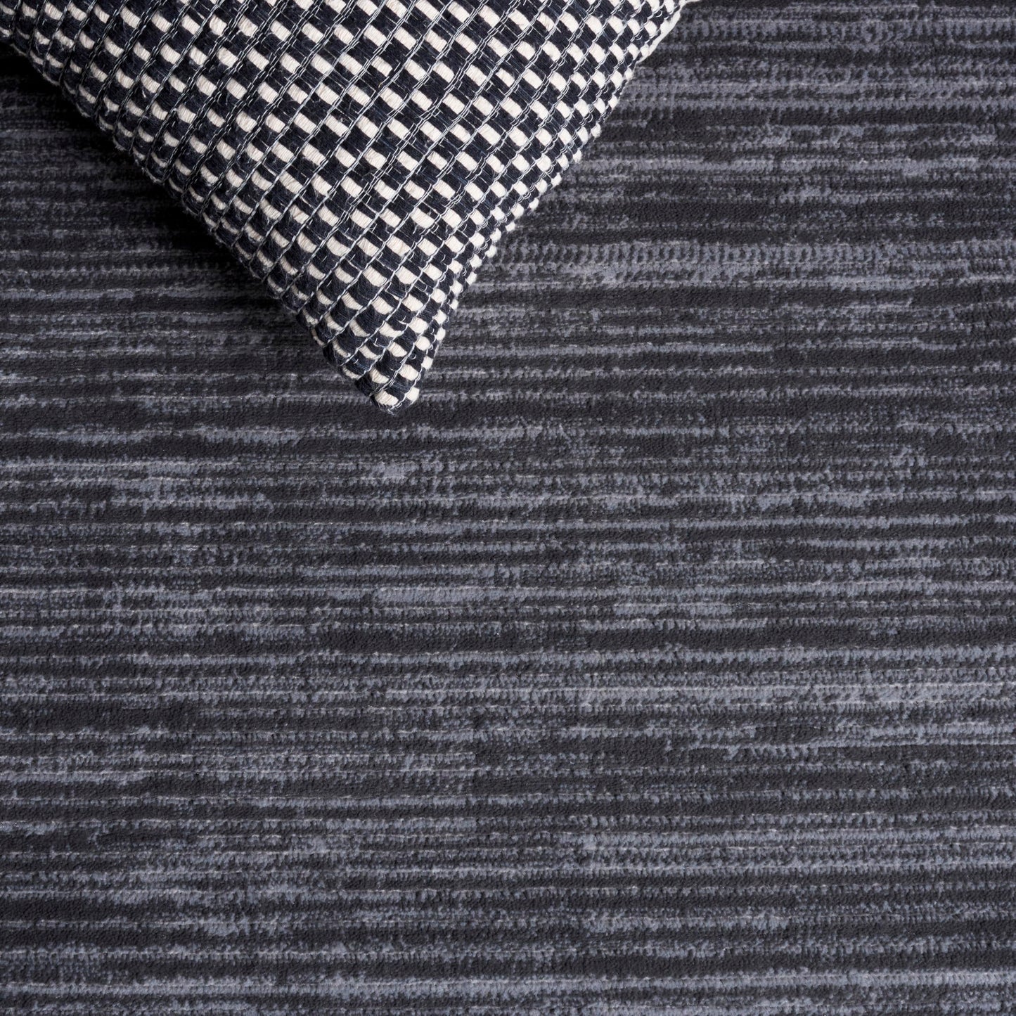 SAFAVIEH Vision Collection Area Rug - 6'7" Square, Grey, Modern Ombre Design, Non-Shedding & Easy to Clean, Ideal for Living Room, Bedroom, Dining Space (VSN606D)
