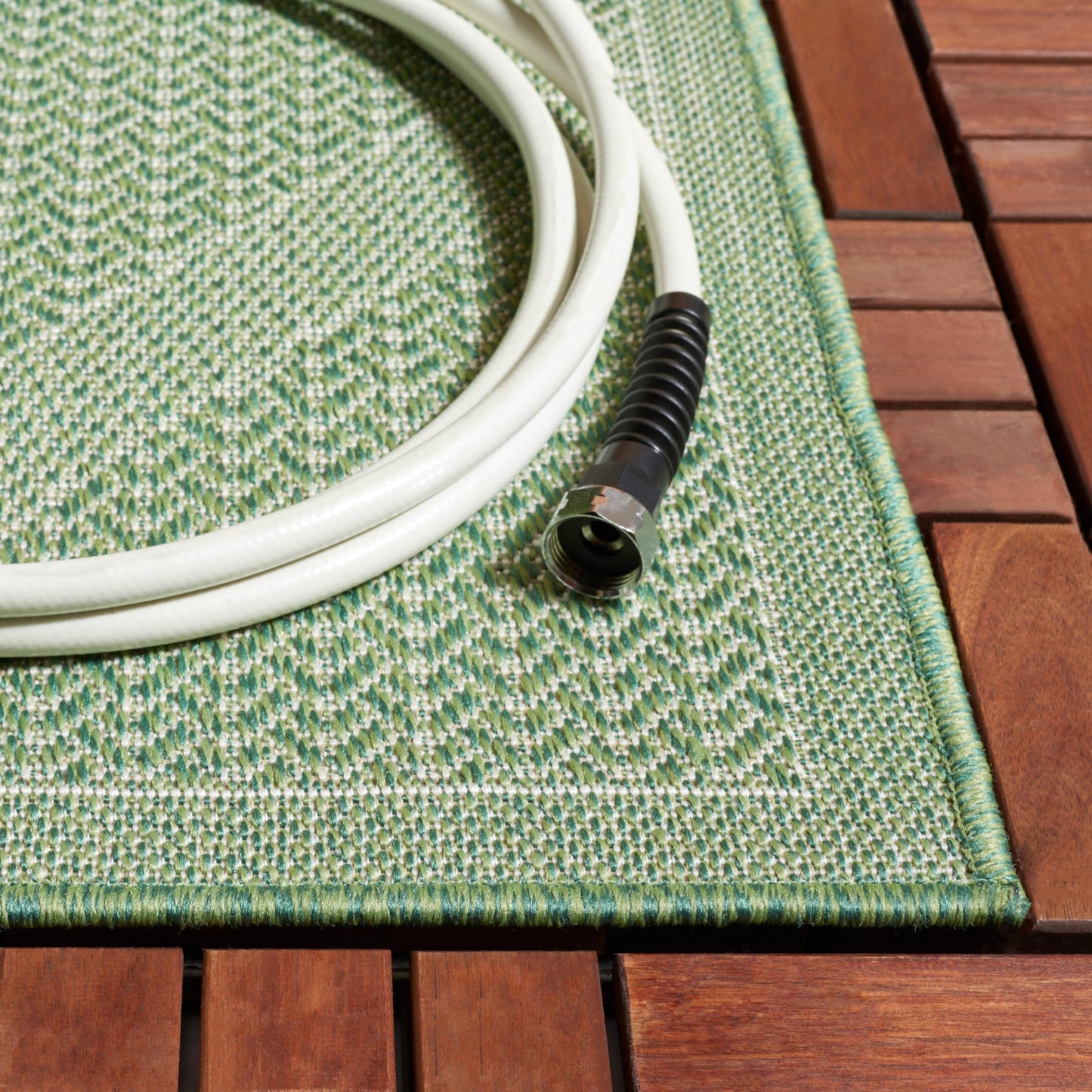 Safavieh Washable Rug Outdoor Bermuda Collection - 6'7" Square, Green & Ivory, Non-Shedding & Easy to Clean, Ideal for Patio, Backyard, Mudroom (BMU851Y)