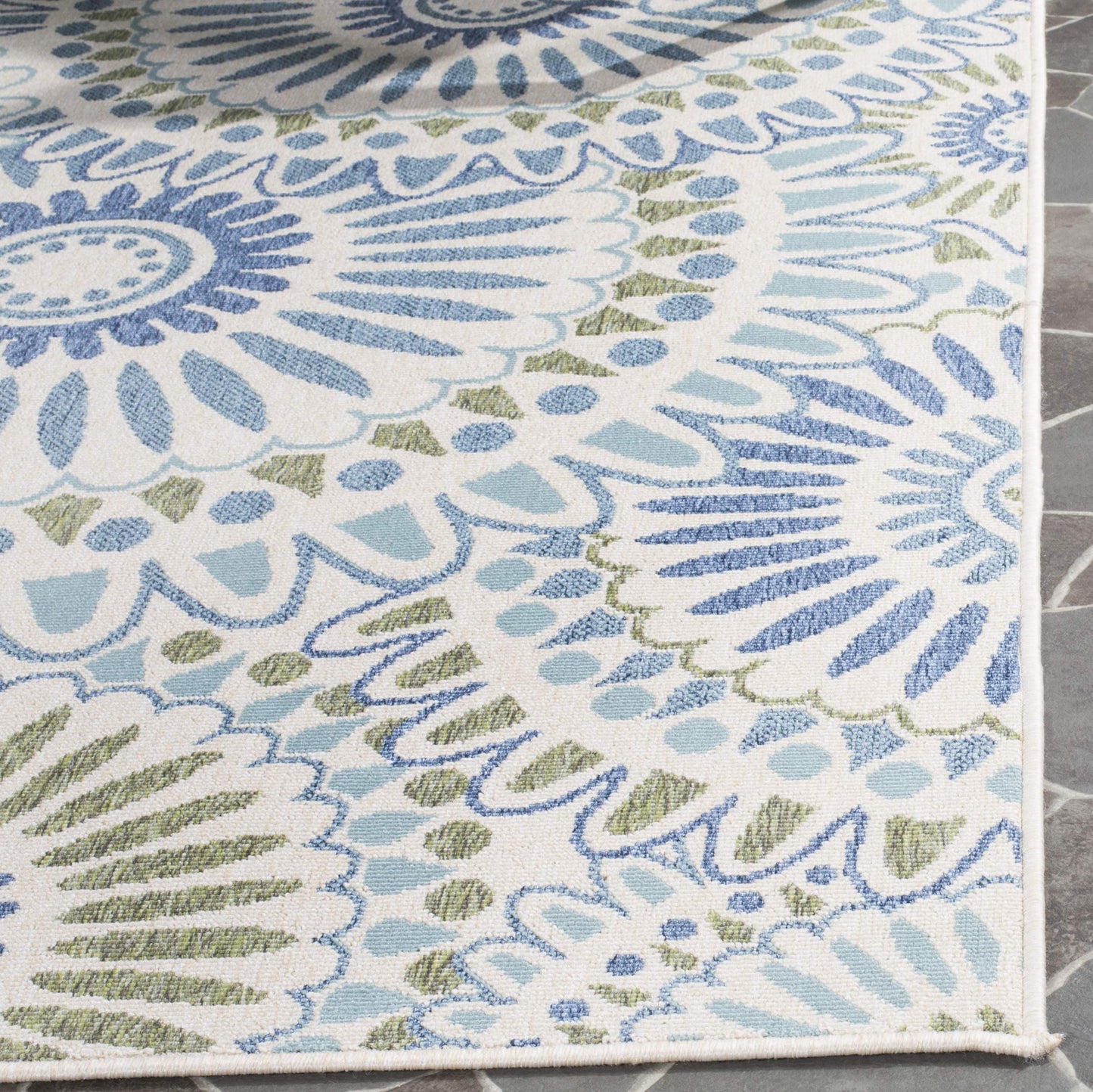 SAFAVIEH Washable Rug Outdoor Veranda Collection - 5'3" Square, Cream & Green, Non-Shedding & Easy to Clean, Ideal for Patio, Backyard, Mudroom (VER091-0614)