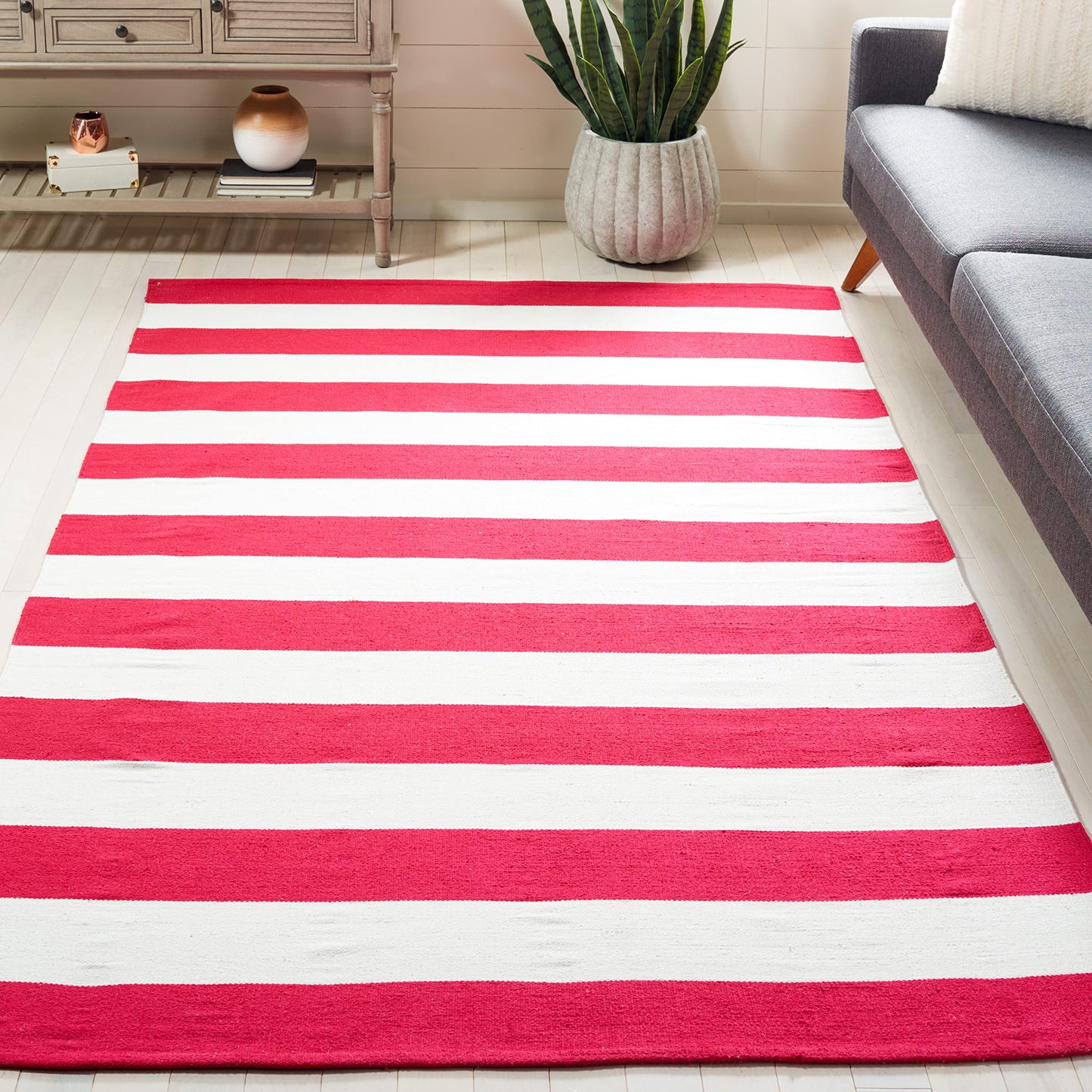 SAFAVIEH Montauk Collection Area Rug - 5' x 8', Red & Ivory, Handmade Flatweave Cotton, Woven Texture, Farmhouse Stripe Pattern, Ideal for Living Room, Bedroom, Dining Space (MTK712B)