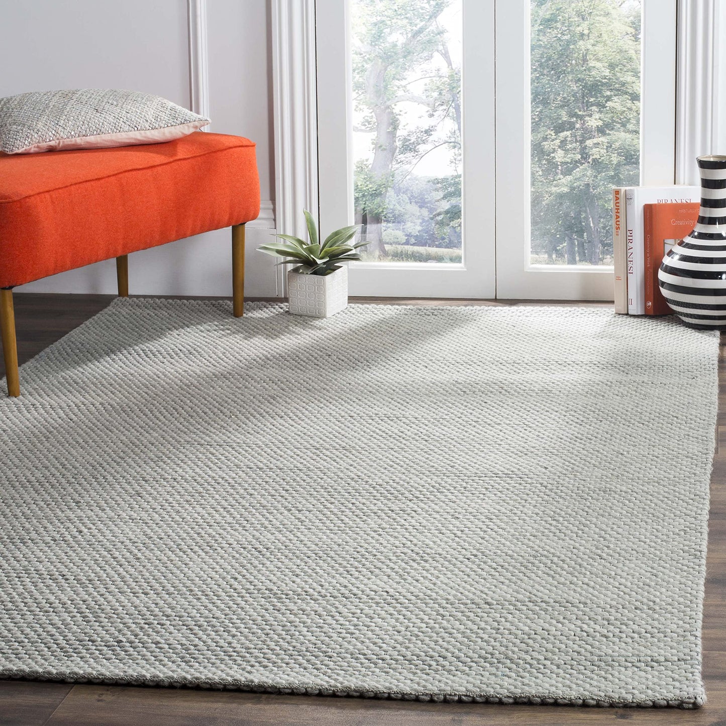 SAFAVIEH Natura Collection Accent Rug - 3' x 5', Grey, Handmade Wool, Ideal for High Traffic Areas in Entryway, Living Room, Bedroom (NAT801C)
