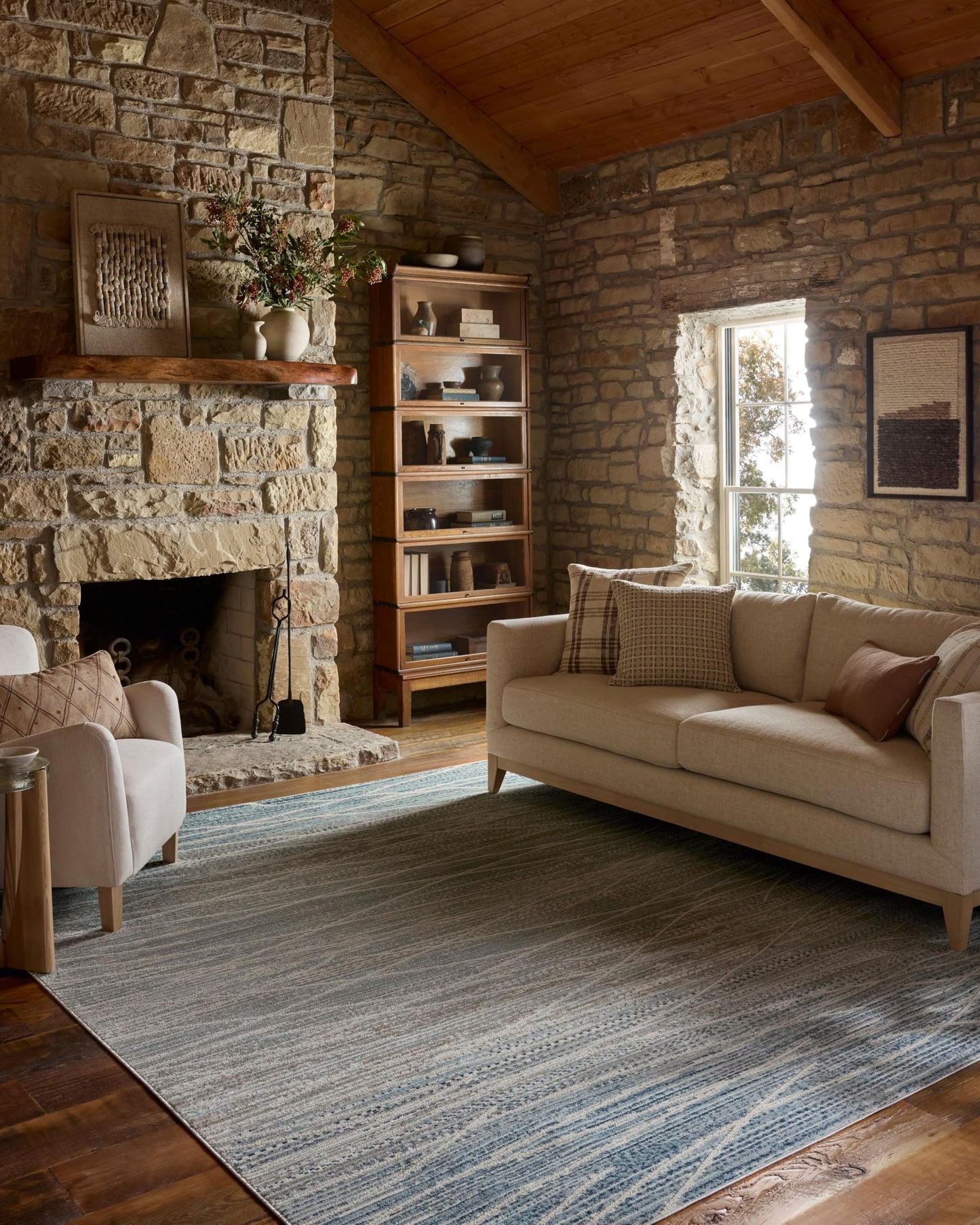 Loloi Townes Collection TOW-07 Natural/Sky 3'-11" x 5'-11" Accent Rug