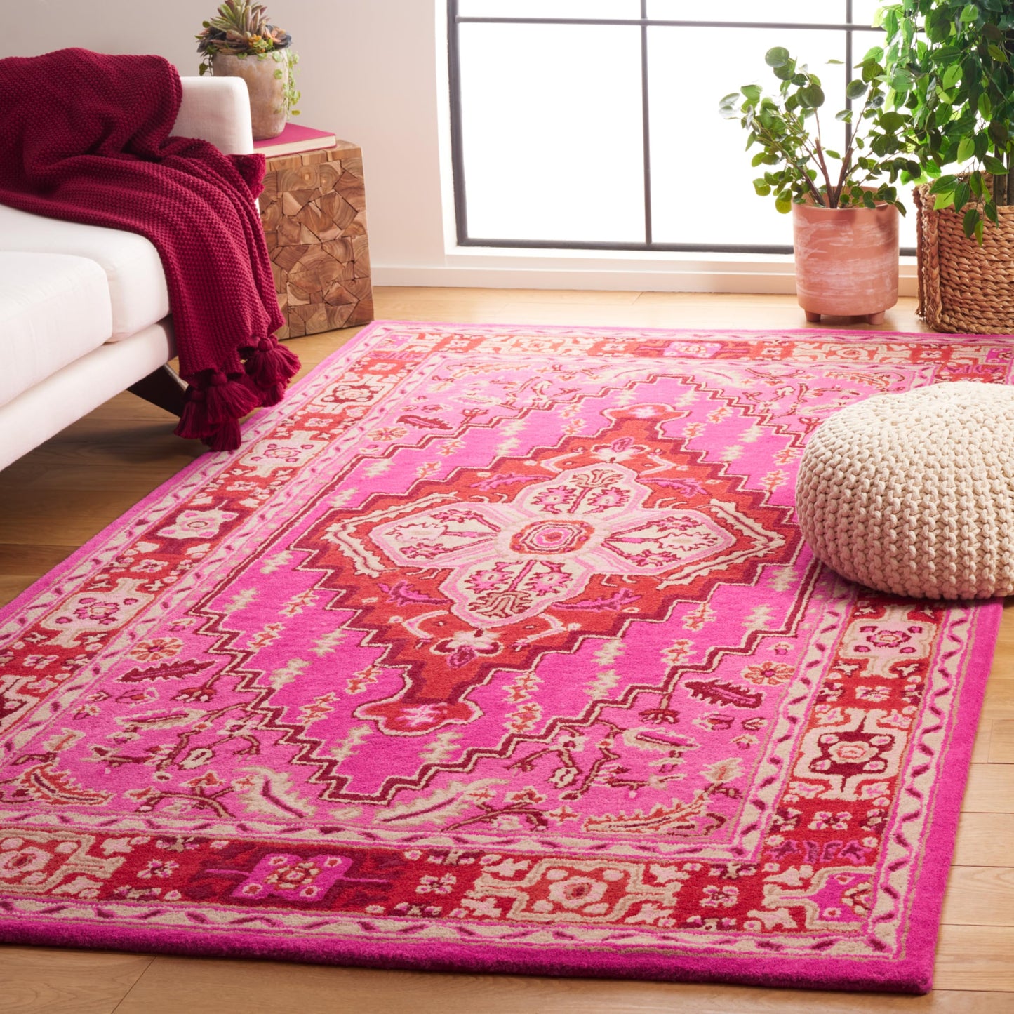 SAFAVIEH Bellagio Collection Accent Rug - 4' x 6', Red & Pink, Handmade Medallion Wool, Ideal for High Traffic Areas in Entryway, Living Room, Bedroom (BLG545B)