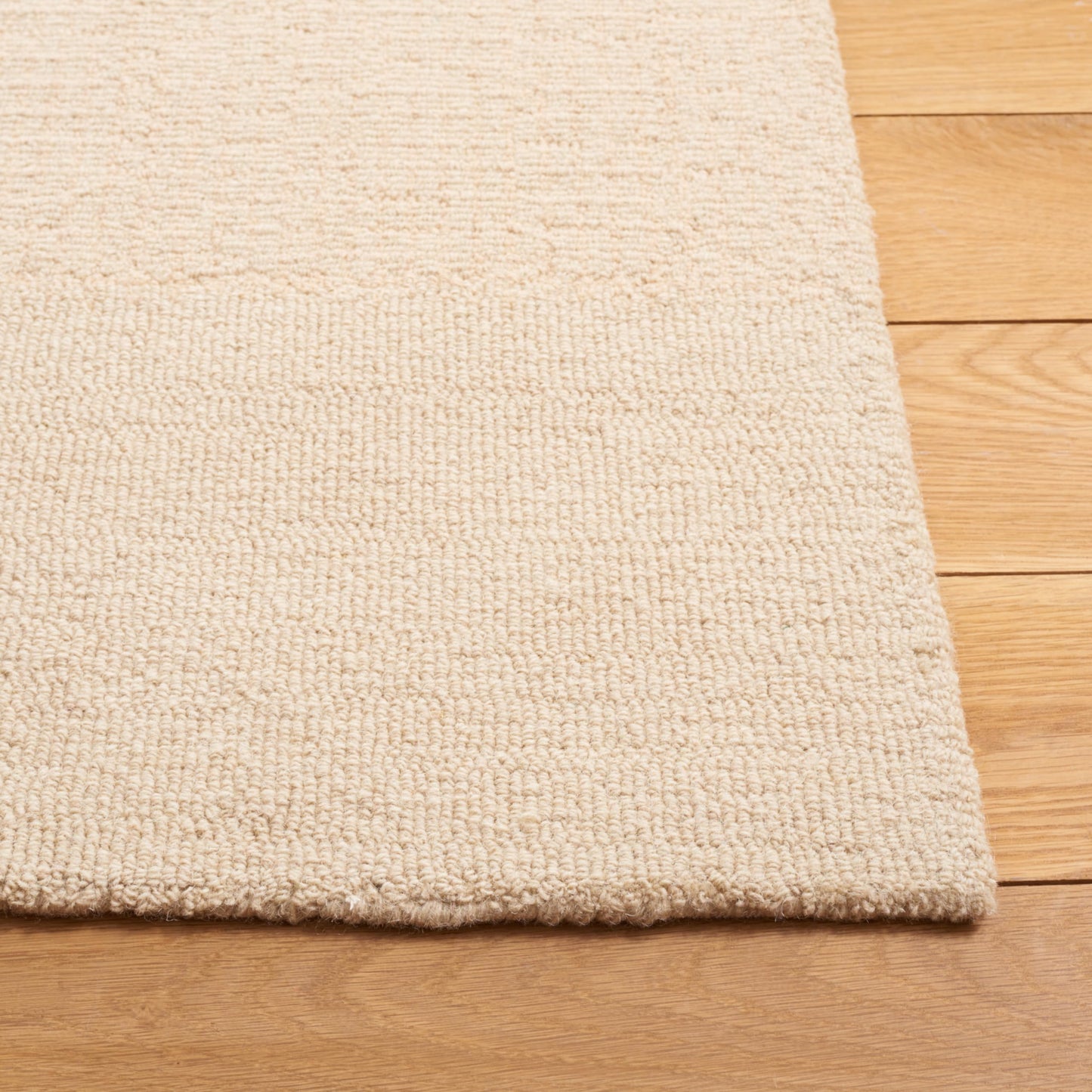 SAFAVIEH Genre Collection Area Rug - 5' x 8', Beige & Green, Handmade Wool, Ideal for Living Room, Bedroom, Dining (GRE204B-5)