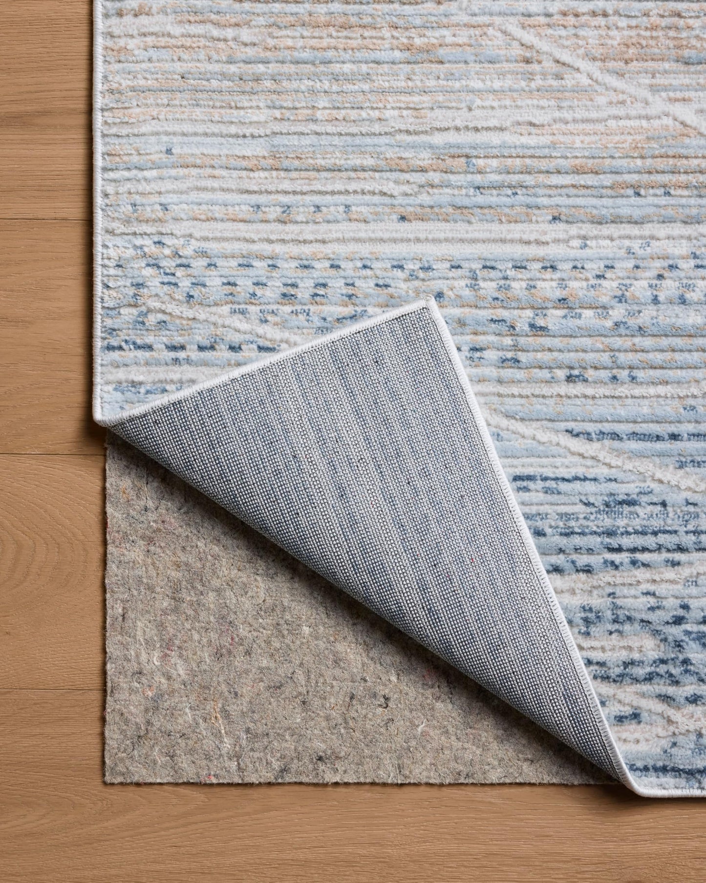 Loloi Townes Collection TOW-07 Natural/Sky 3'-11" x 5'-11" Accent Rug