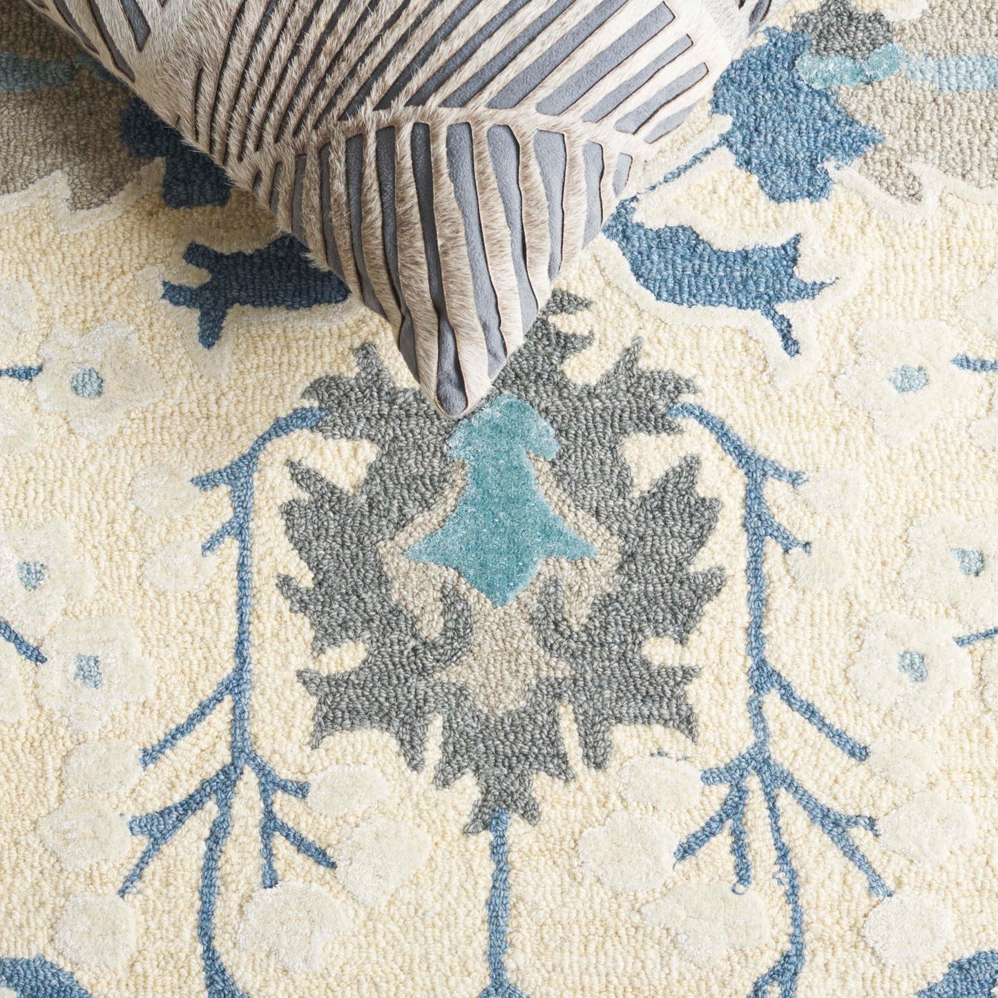 SAFAVIEH Area Rug 9x12 - Earthly Treasure Collection - Large - Blue & Beige, Handmade Wool, Ideal for Living Room, Bedroom, Dining Space (ET210M)